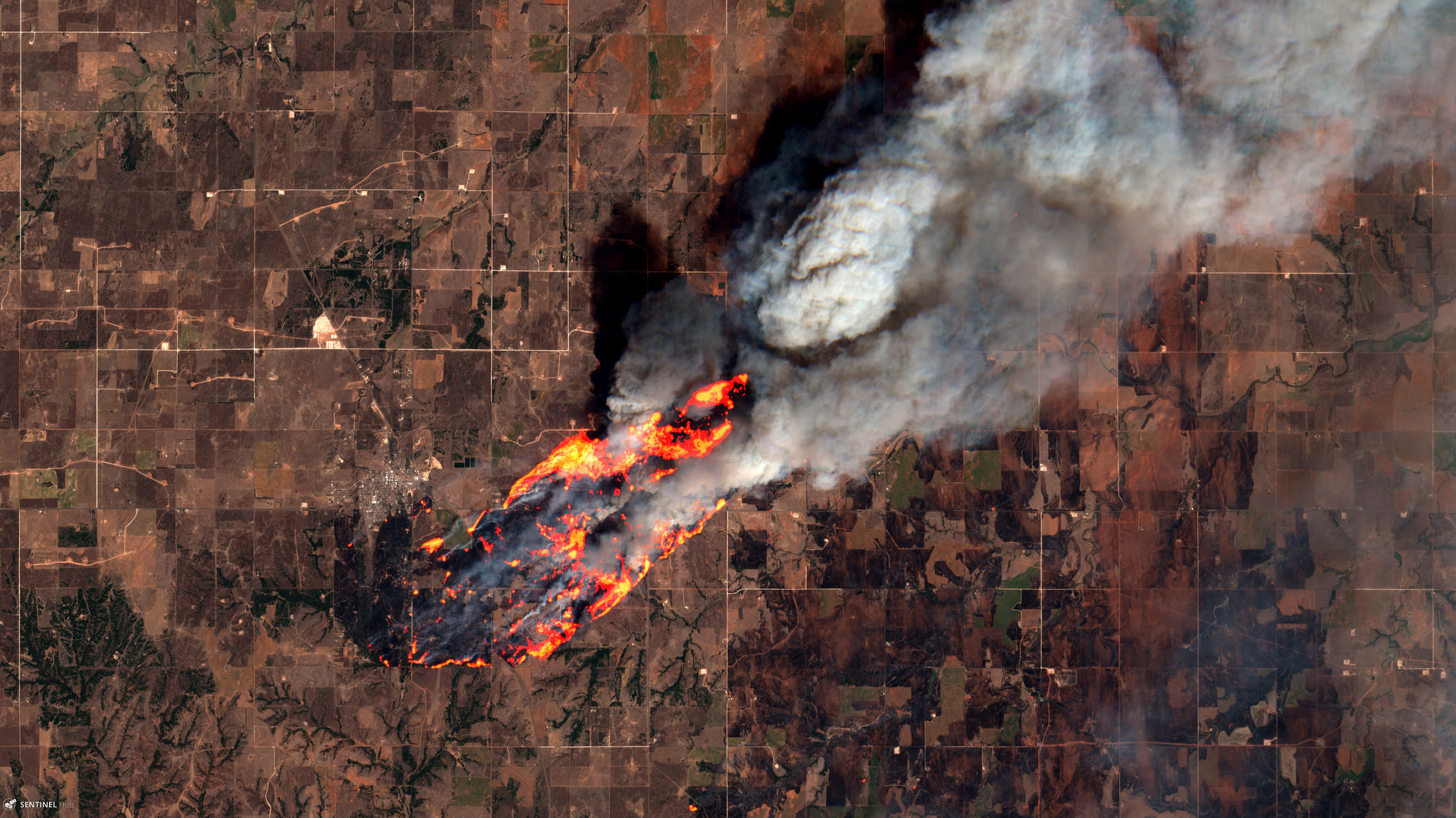 Wildfires west of Putnam, Oklahoma were captured by Copernicus Sentinel data on April 13, 2018. Credit: Pierre Markuse.