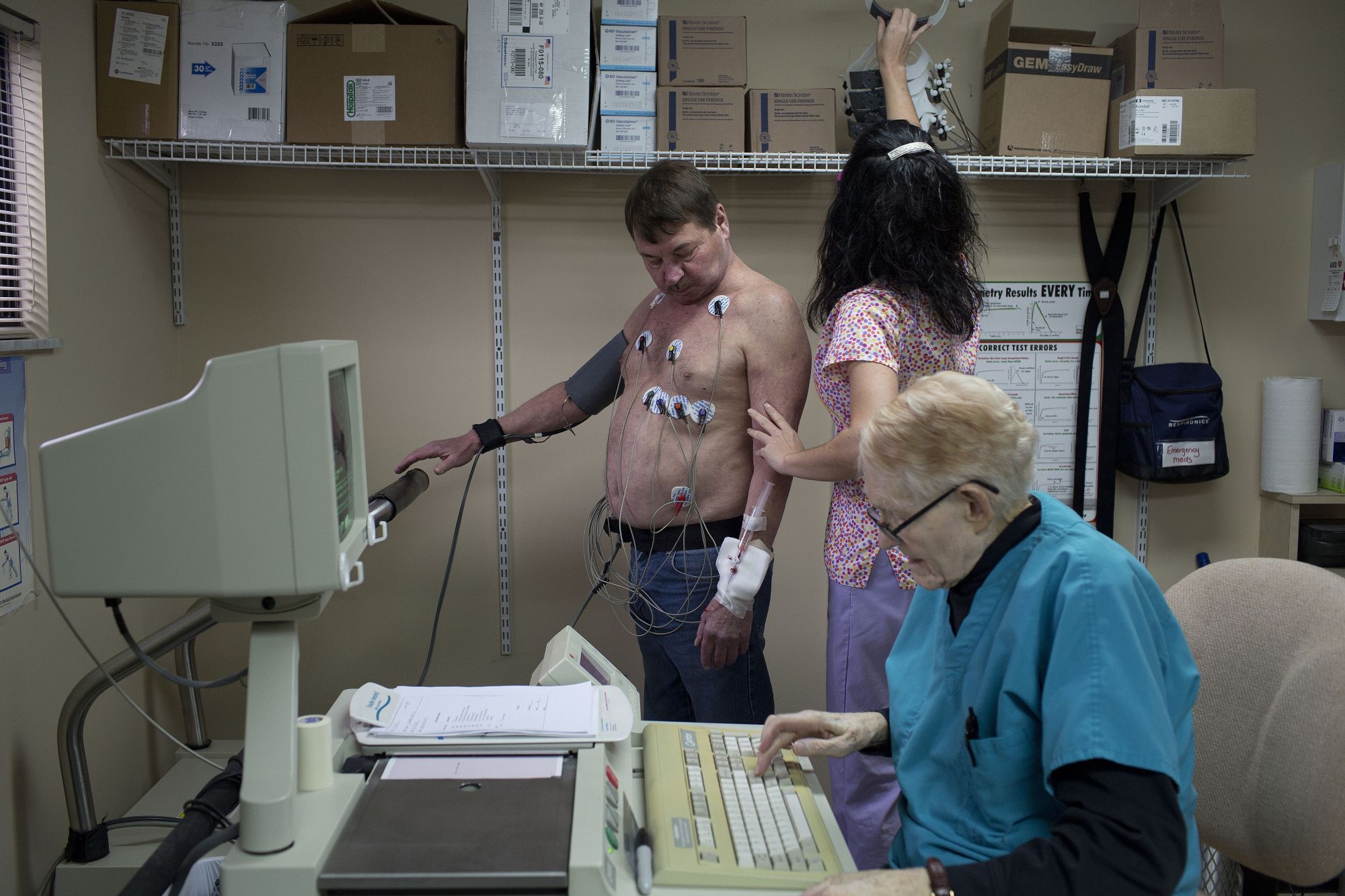 Retired miner Eric Giedel, who suffers from black lung, visits a doctor for a cardo pluinary stress test. CREDIT: Andrew Lichtenstein/Corbis via Getty Images