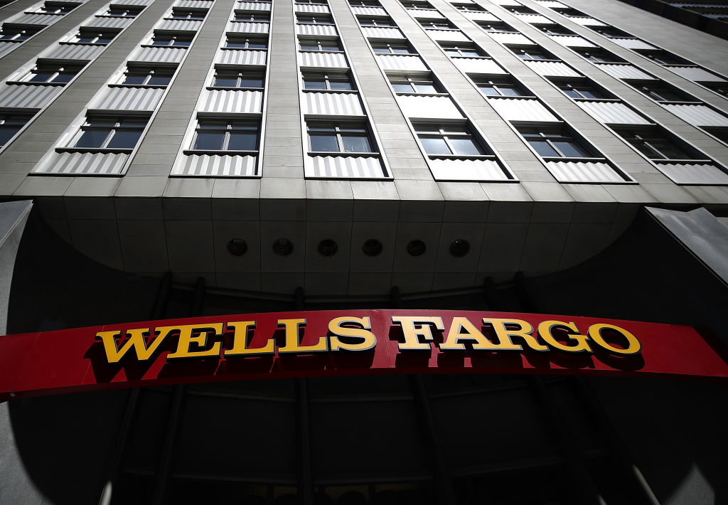 A major U.S. teachers union is cutting ties with Wells Fargo over its relationship with the NRA. (CREDIT: Justin Sullivan/Getty Images)