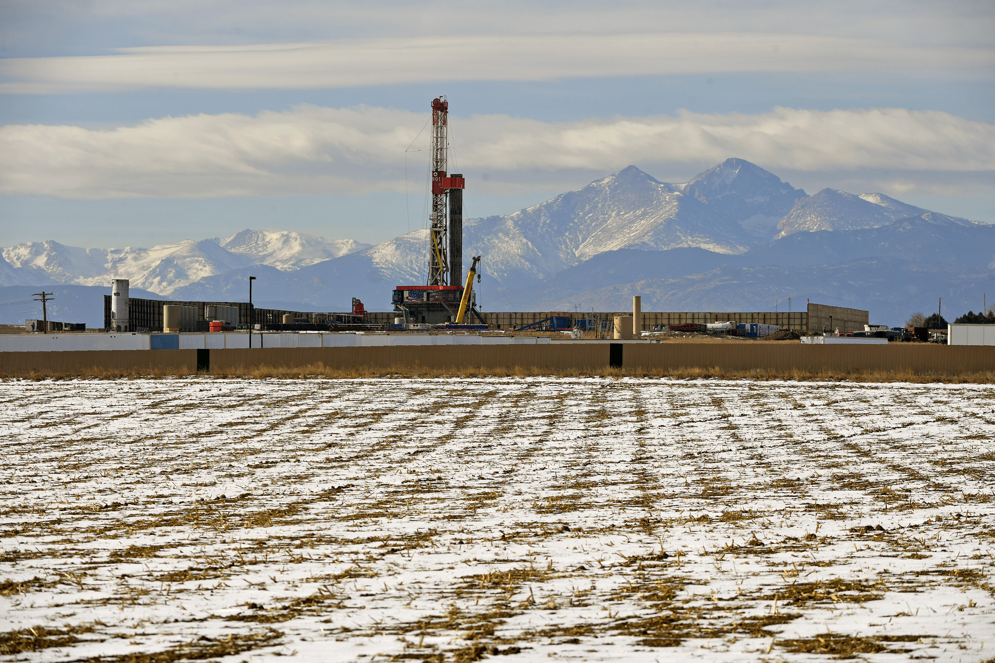A large fracking operation in Loveland, Colorado. (CREDIT: Helen H. Richardson/The Denver Post via Getty Images)
