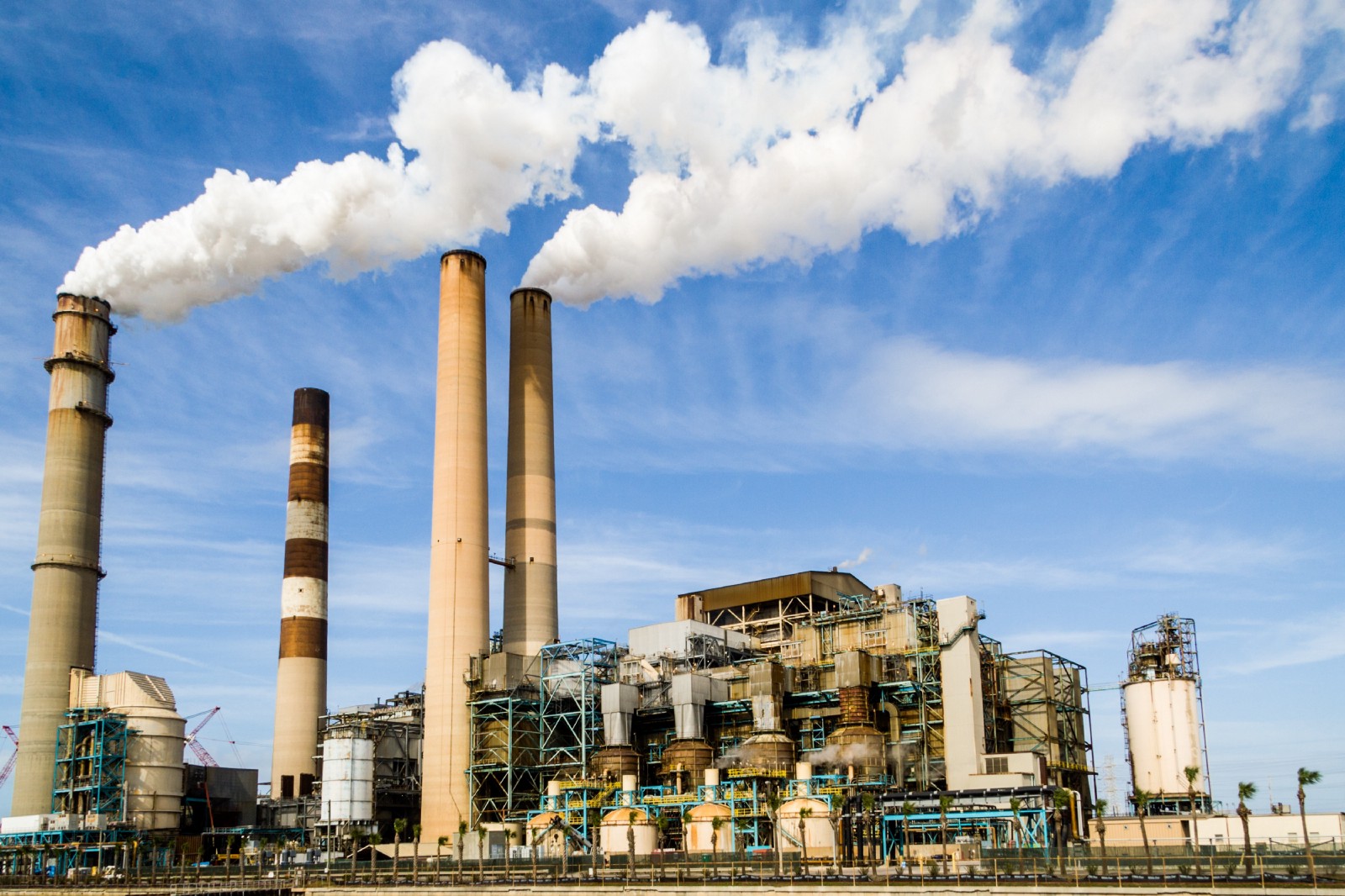 Power plants are a significant source of carbon pollution. CREDIT: Pexels