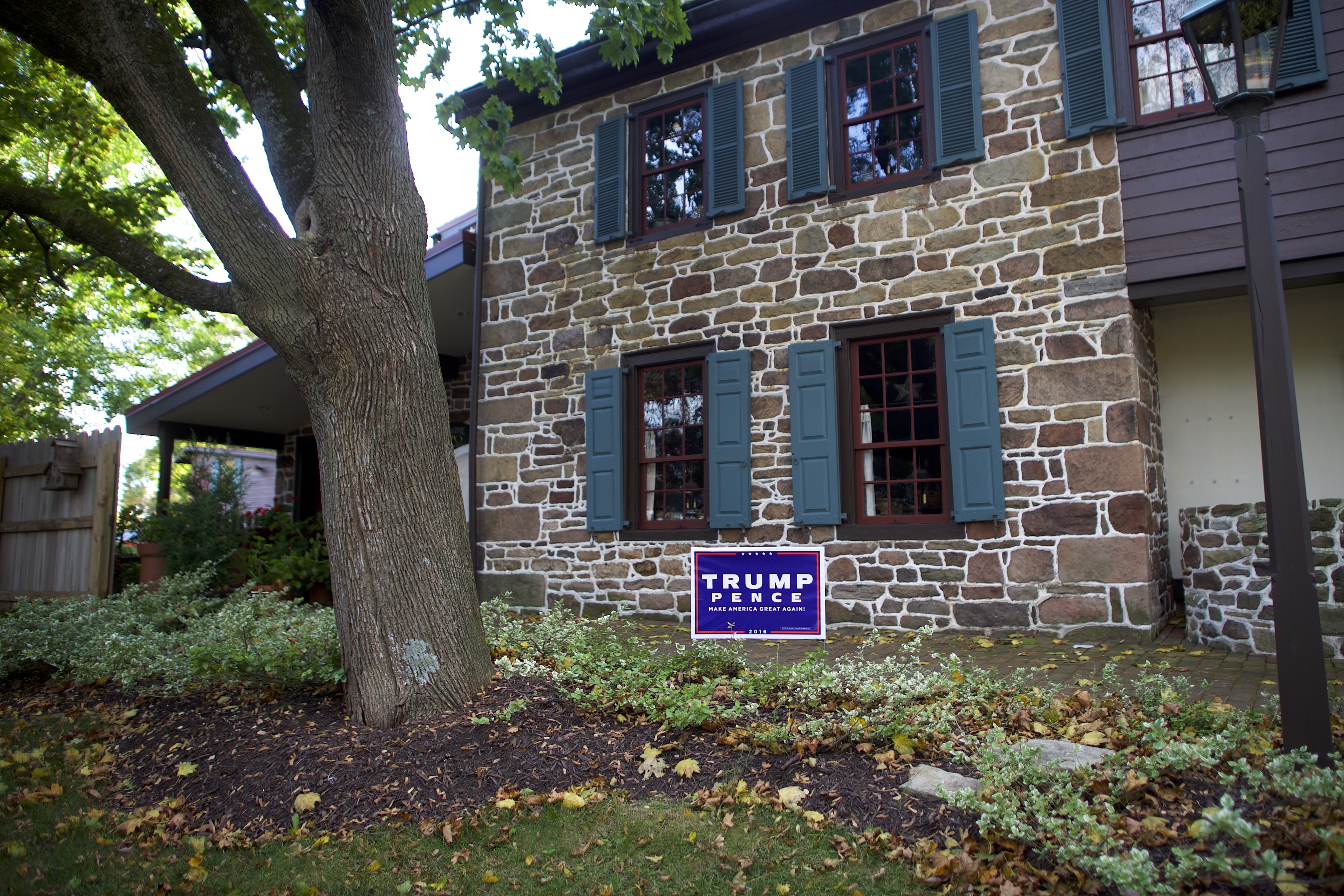 ABBOTTSTOWN, PA - OCTOBER 22: A Donald Trump yard sign is displayed outside a residence October 22, 2016 in Abbottstown, Pennsylvania. (Photo by Mark Makela/Getty Images)