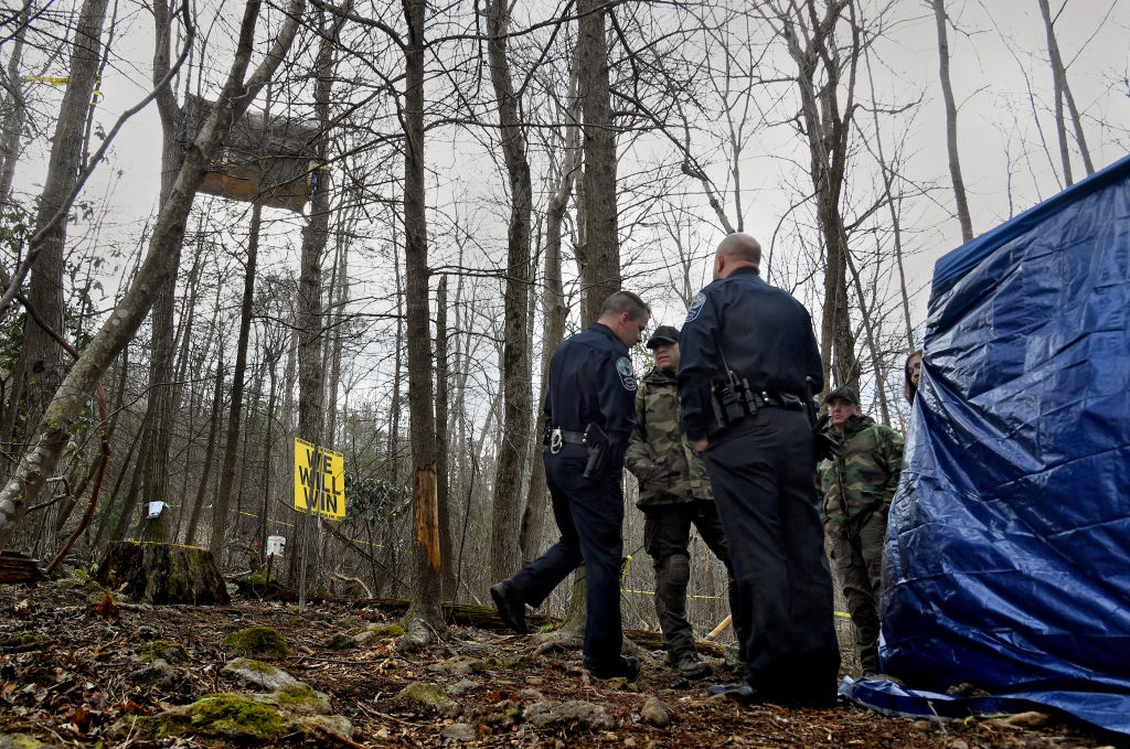 BENT MOUNTAIN, VA -APR 19: Both state and local law enforcement are manning the anti-pipeline protest sites to make sure that no attempts are made to give them food or water. CREDIT: Michael S. Williamson/The Washington Post via Getty Images