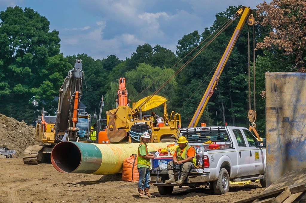 Spectra Energy prepares to drag its 42-inch diameter natural gas pipeline under the Hudson River adjacent to Indian Point Nuclear Power Plant. CREDIT: Erik McGregor/Pacific Press/LightRocket via Getty Images