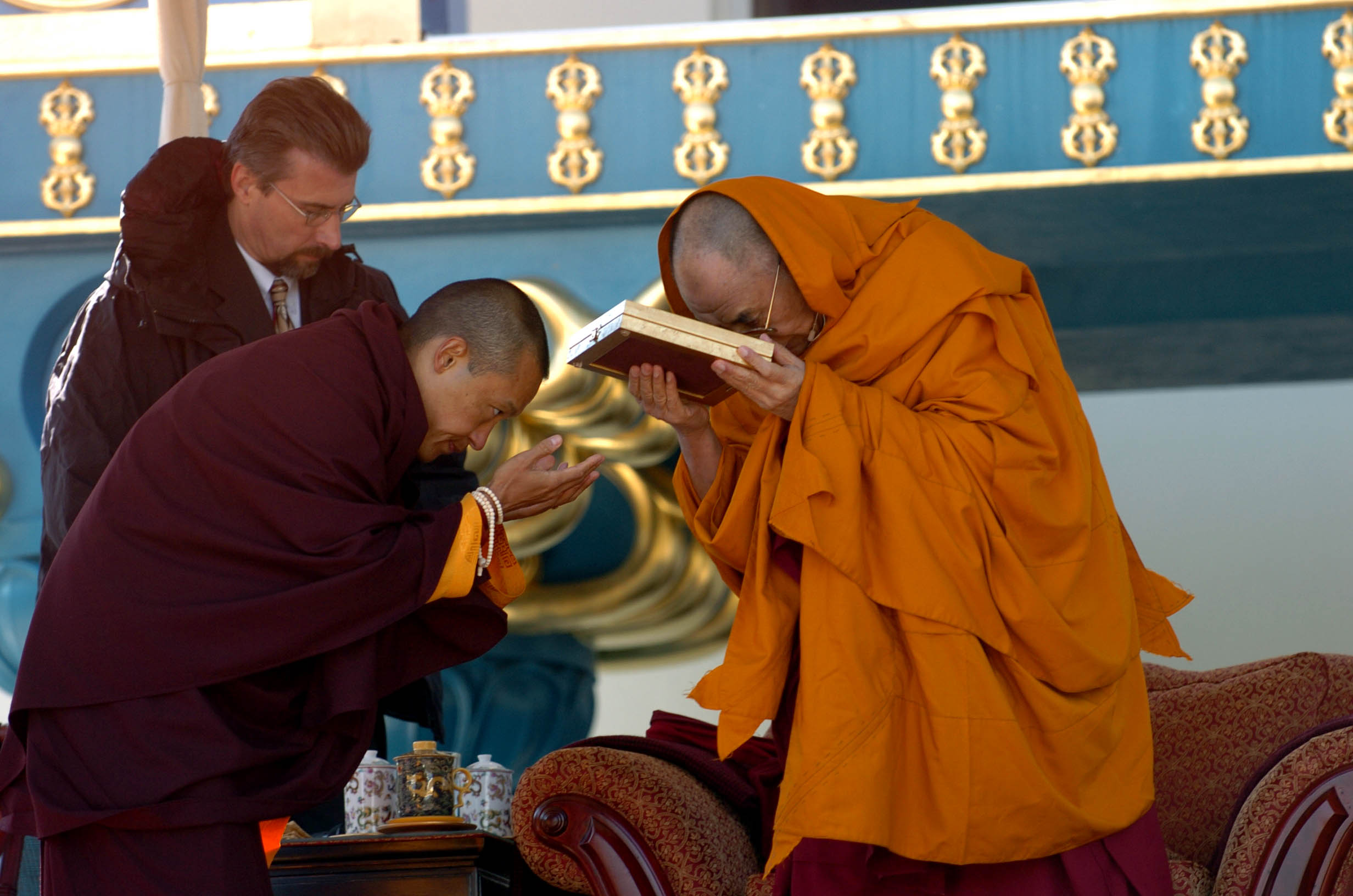 Sakyong Mipham, left, the leader of Shambhala International, presents the Dalai Lama with the Living Peace Award at Shambhala Mountain Center in Red Feather Lake, Colorado, in August 2010. CREDIT: Helen H. Richardson/The Denver Post via Getty Images