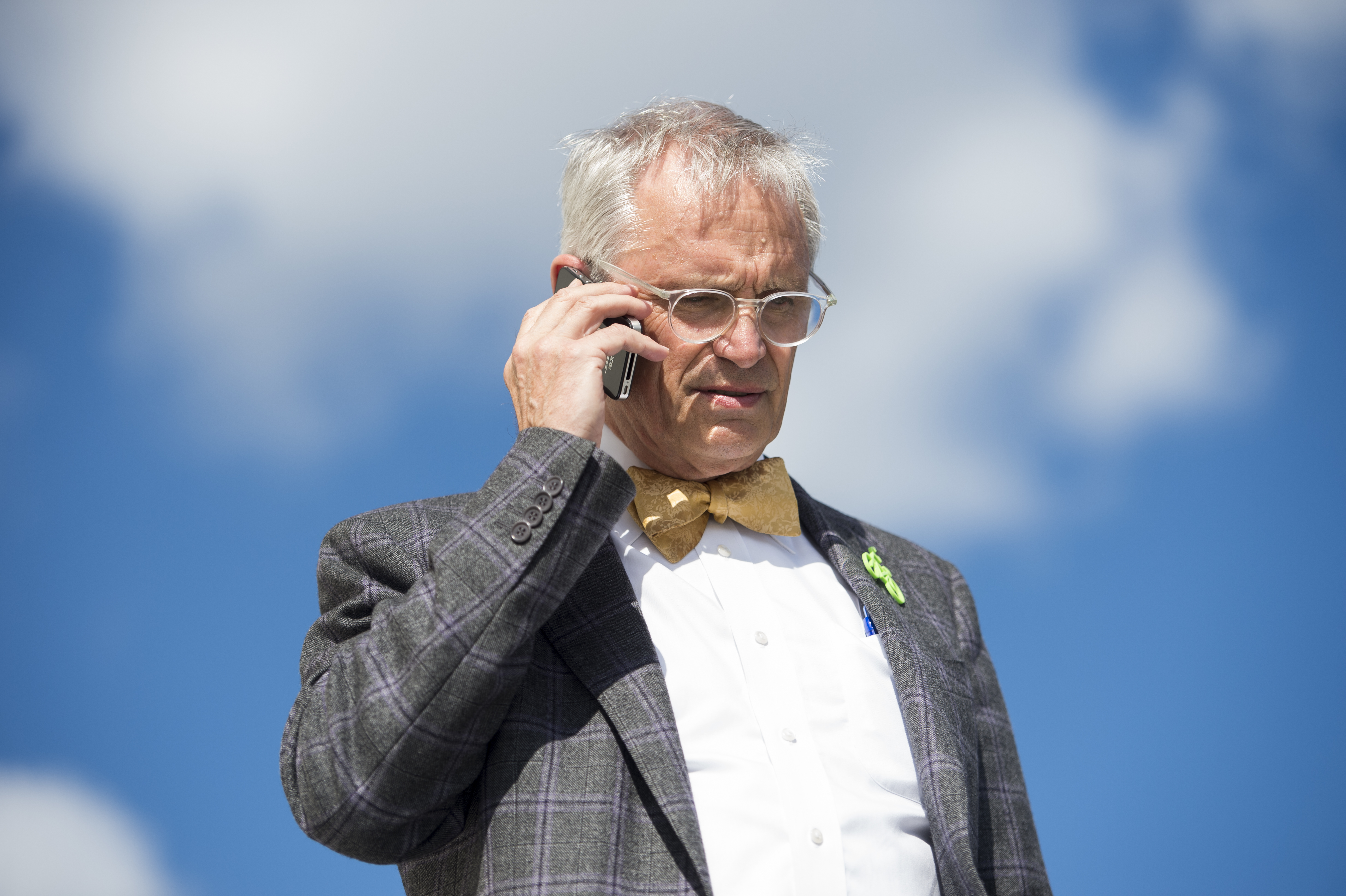 Rep. Earl Blumenauer, D-Ore., walks down the House steps following a vote in the Capitol on Wednesday, Oct. 7, 2015. CREDIT: Bill Clark/CQ Roll Call