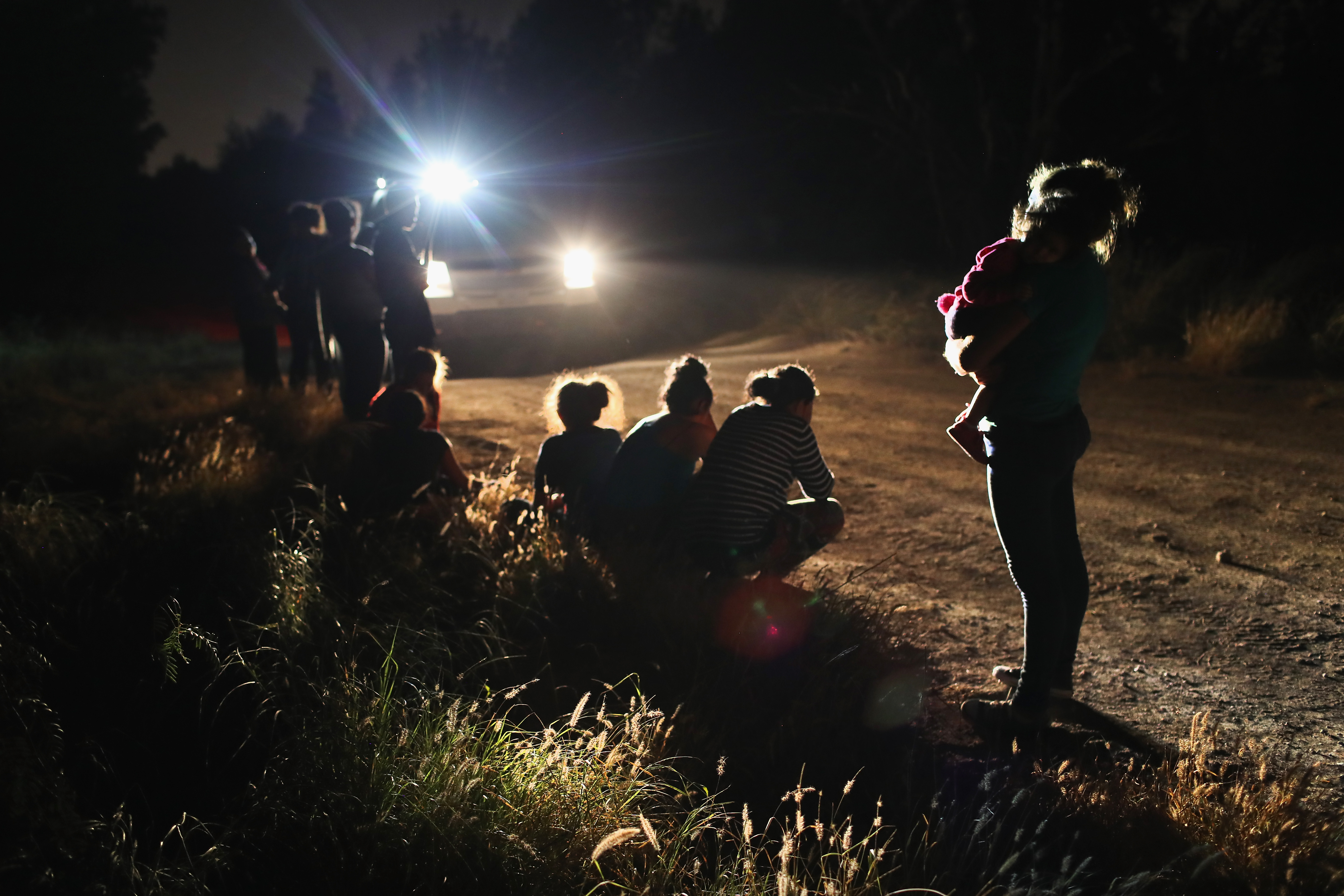 U.S. Border Patrol agents arrive to detain a group of Central American asylum seekers near the U.S.-Mexico border on June 12, 2018 in McAllen, Texas. CREDIT: John Moore/Getty Images