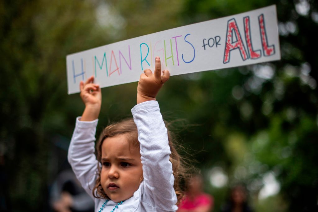 A girl takes part in a protest against US immigration policies outside the US embassy in Mexico City on June 21, 2018 (Photo by Pedro PARDO / AFP / Getty Images)