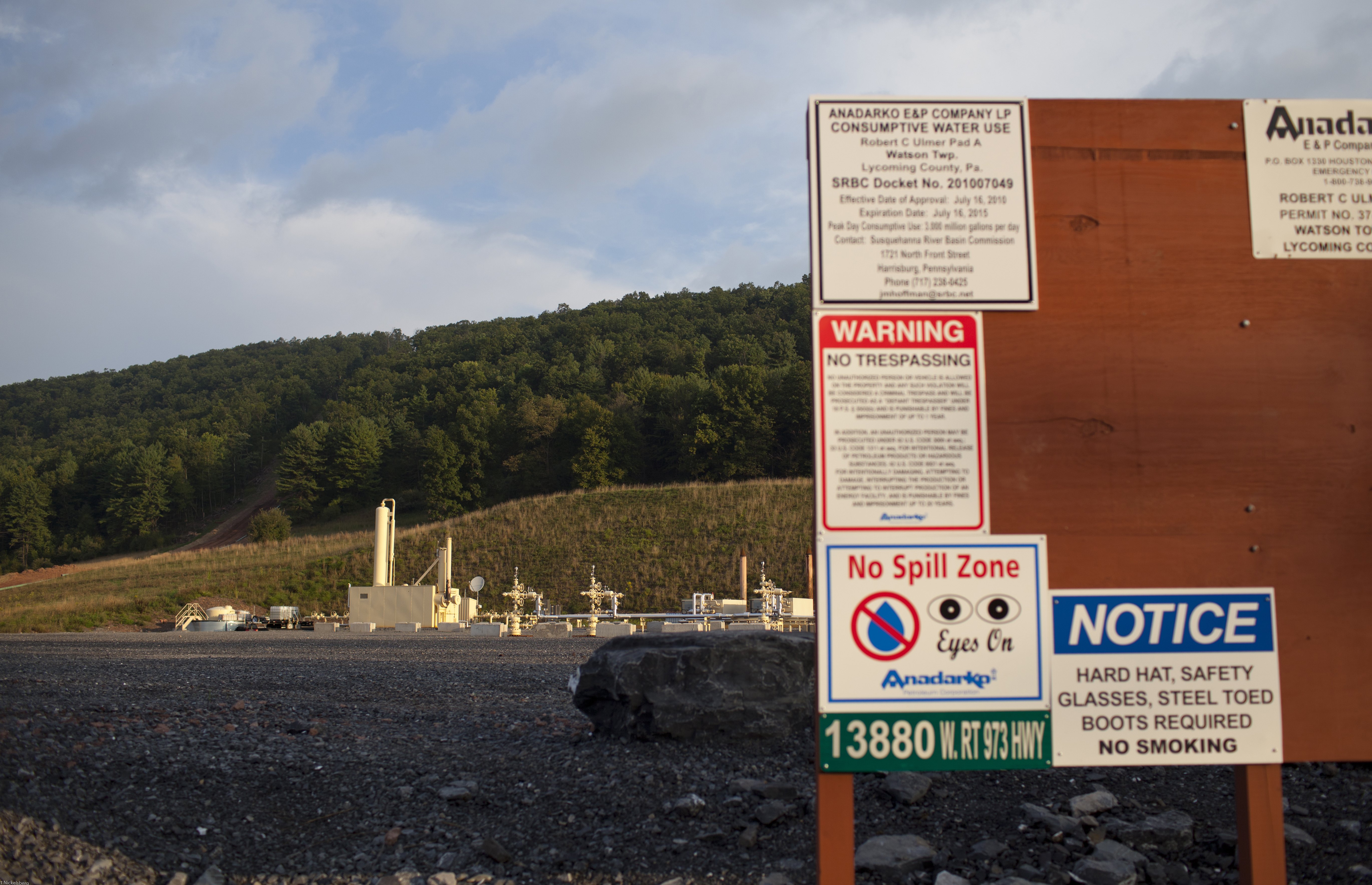 A natural gas well drilled by Anadarko Petroleum is located near Mifflin Township, Pennsylvania. The well feeds gas into a nearby pipeline that transports gas to power plants. CREDIT: Robert Nickelsberg/Getty Images