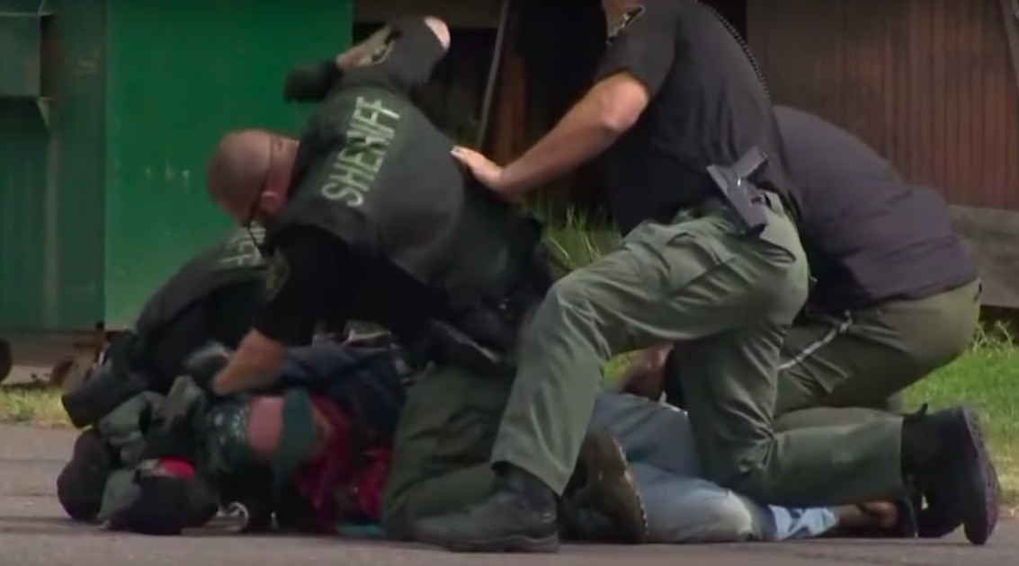 An unidentified officer from the Marion County Sheriff’s office strikes Kevin Straw while arresting him in Detroit, Oregon on June 4, 2018. CREDIT: Screengrab from KGW/YouTube