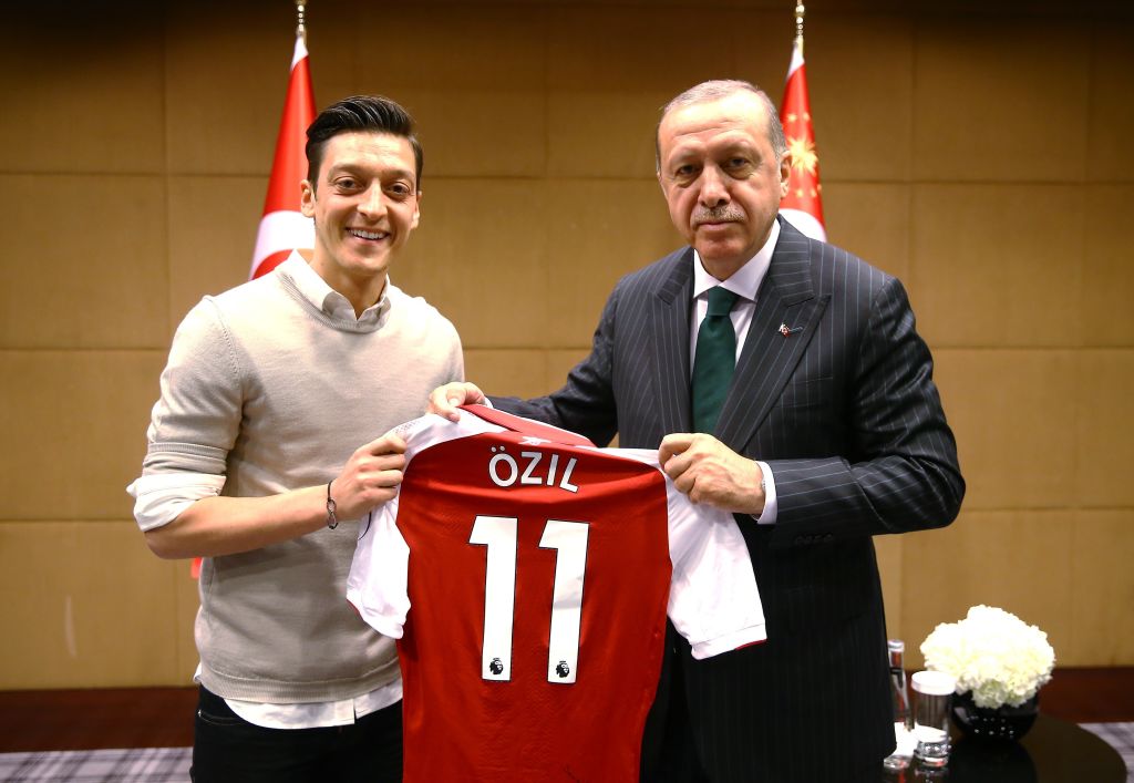 Turkish-German football player Mesut Ozil who plays for Arsenal (L) presents a jersey to Turkish President Recep Tayyip Erdogan before their meeting in London, United Kingdom on May 13, 2018. (Credit: Kayhan Ozer/Anadolu Agency/Getty Images)