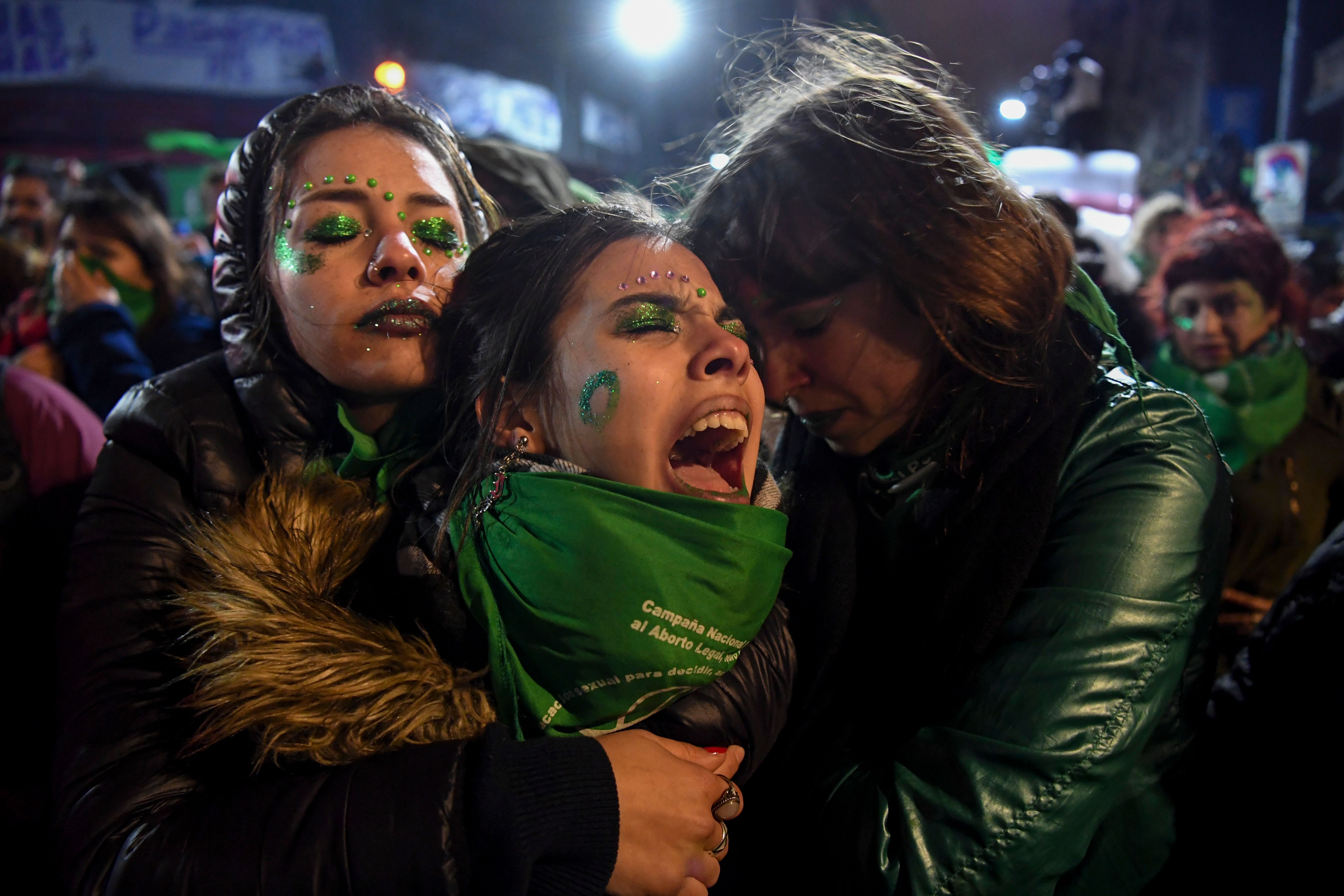 Activists in favour of the legalization of abortion comfort each other outside the National Congress in Buenos Aires, on August 9, 2018 after senators rejected the bill to legalize the abortion. (Photo credit: EITAN ABRAMOVICH/AFP/Getty Images)