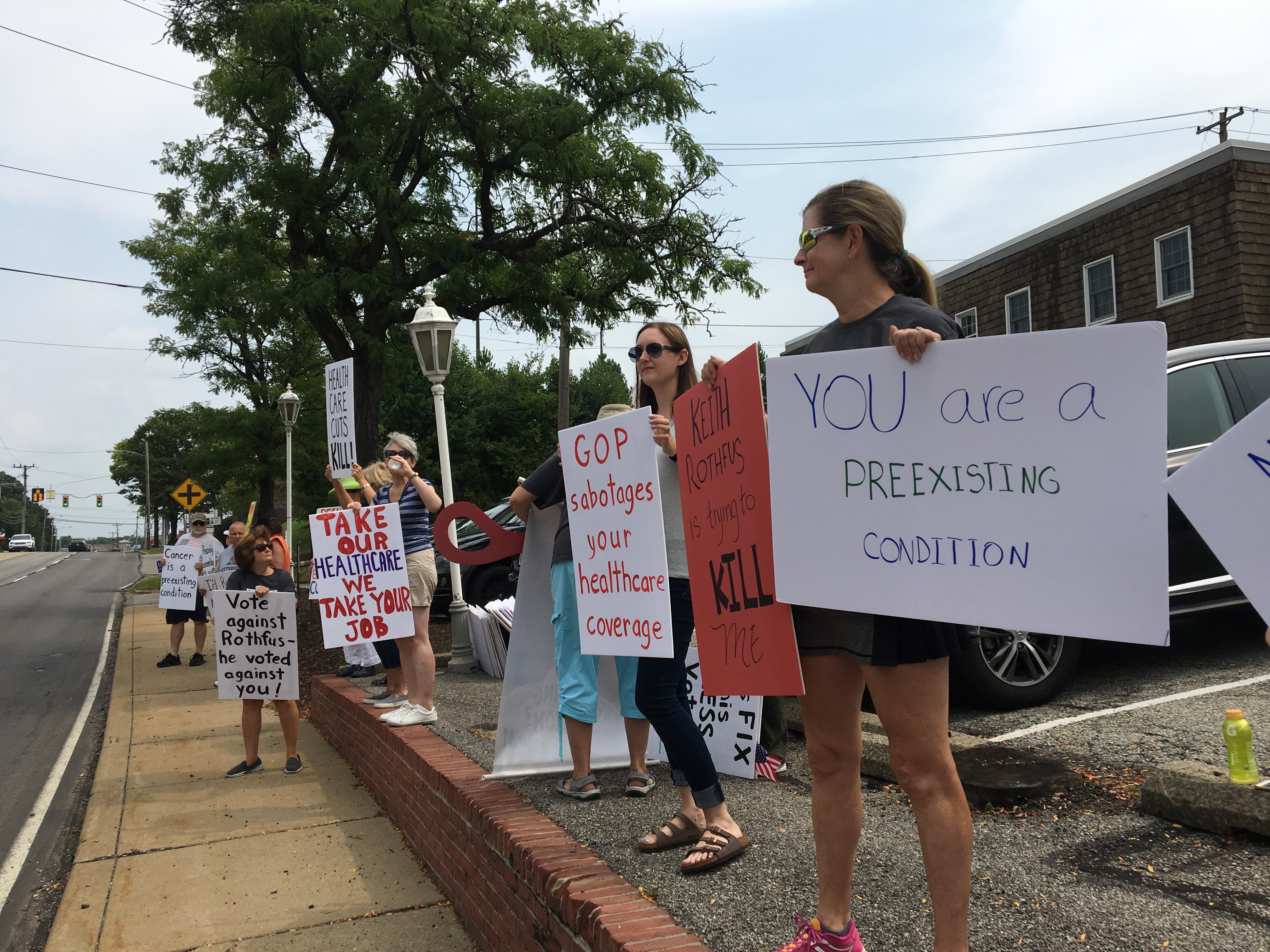 Organizers of "Where's Rothfus Wednesday" rally outside Congressman Keith Rothfus' (R) Ross Township office. (Elham Khatami/ThinkProgress)