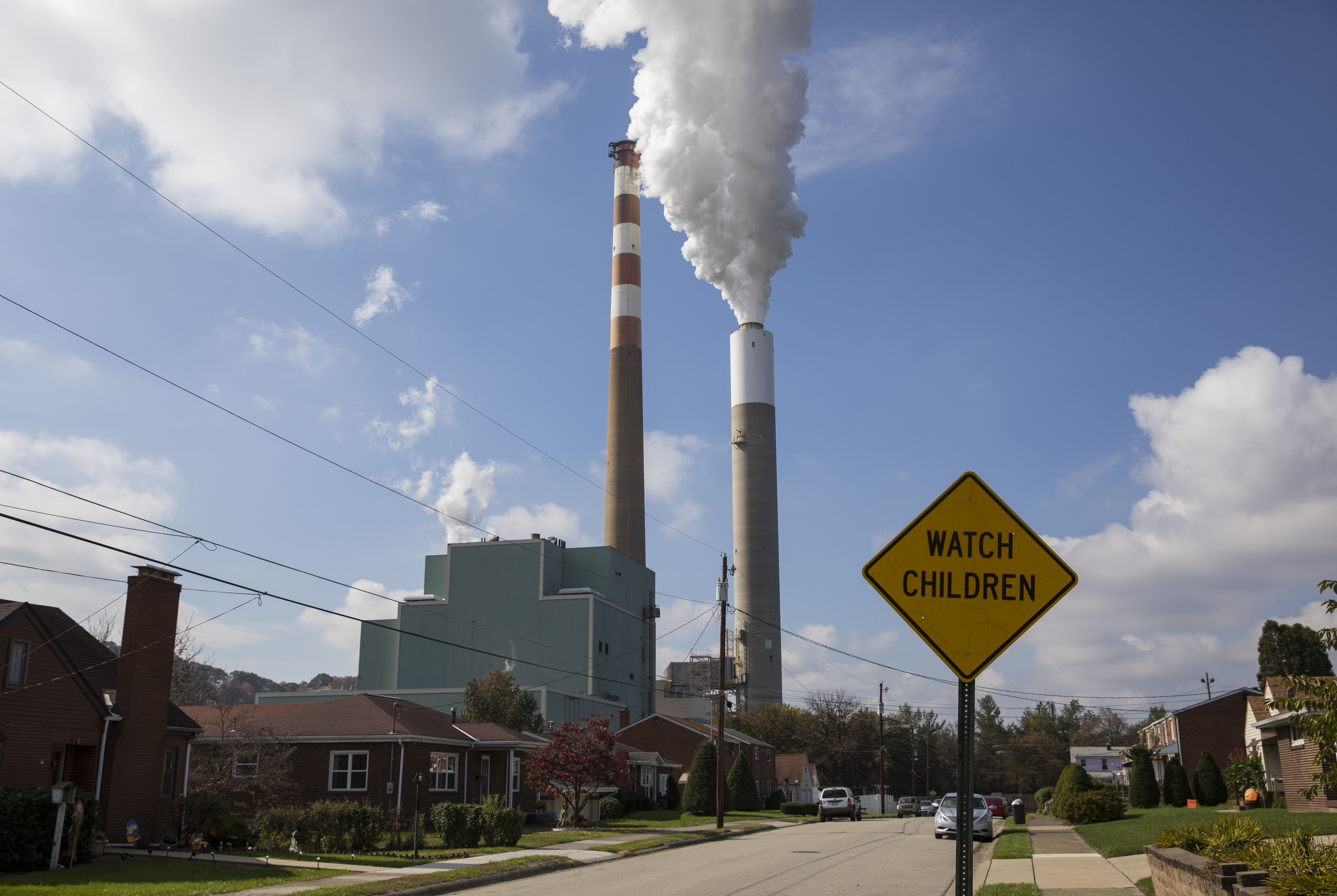 Local residents have complained about the amount of sulphur-dioxide, nitrogen oxide and coal particles originating from the 565-MW Cheswick coal-fired power plant in Springdale, Pennsylvania. CREDIT: Robert Nickelsberg/Getty Images