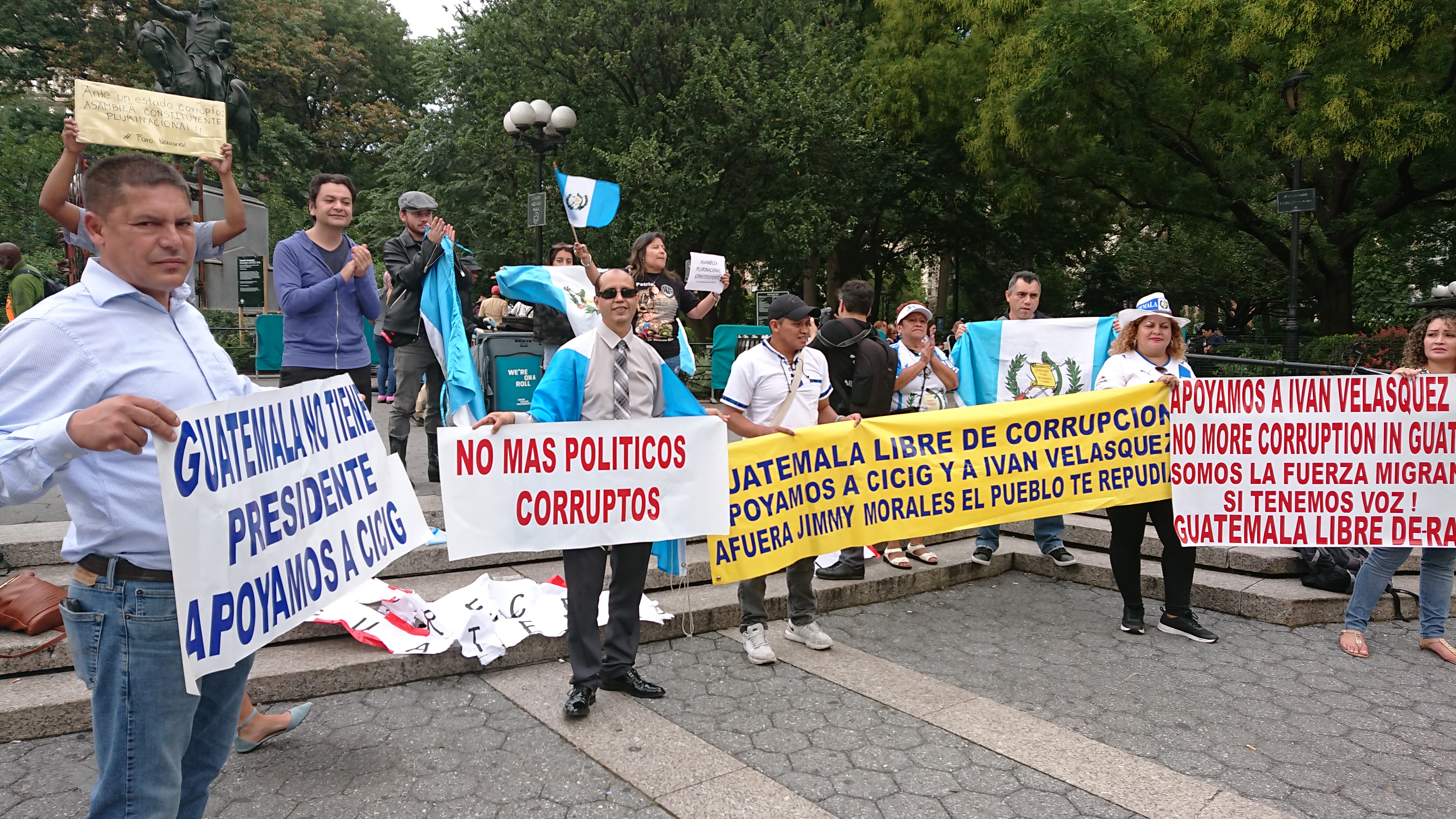 Members of the Guatemalan diaspora hold a small protest on Sept. 20, 2018, in anticipation of their larger one before the United Nations in New York next week, when they will urge the U.N. to continue investigating corruption in Guatemala. CREDIT: D.Parvaz/ThinkProgress.