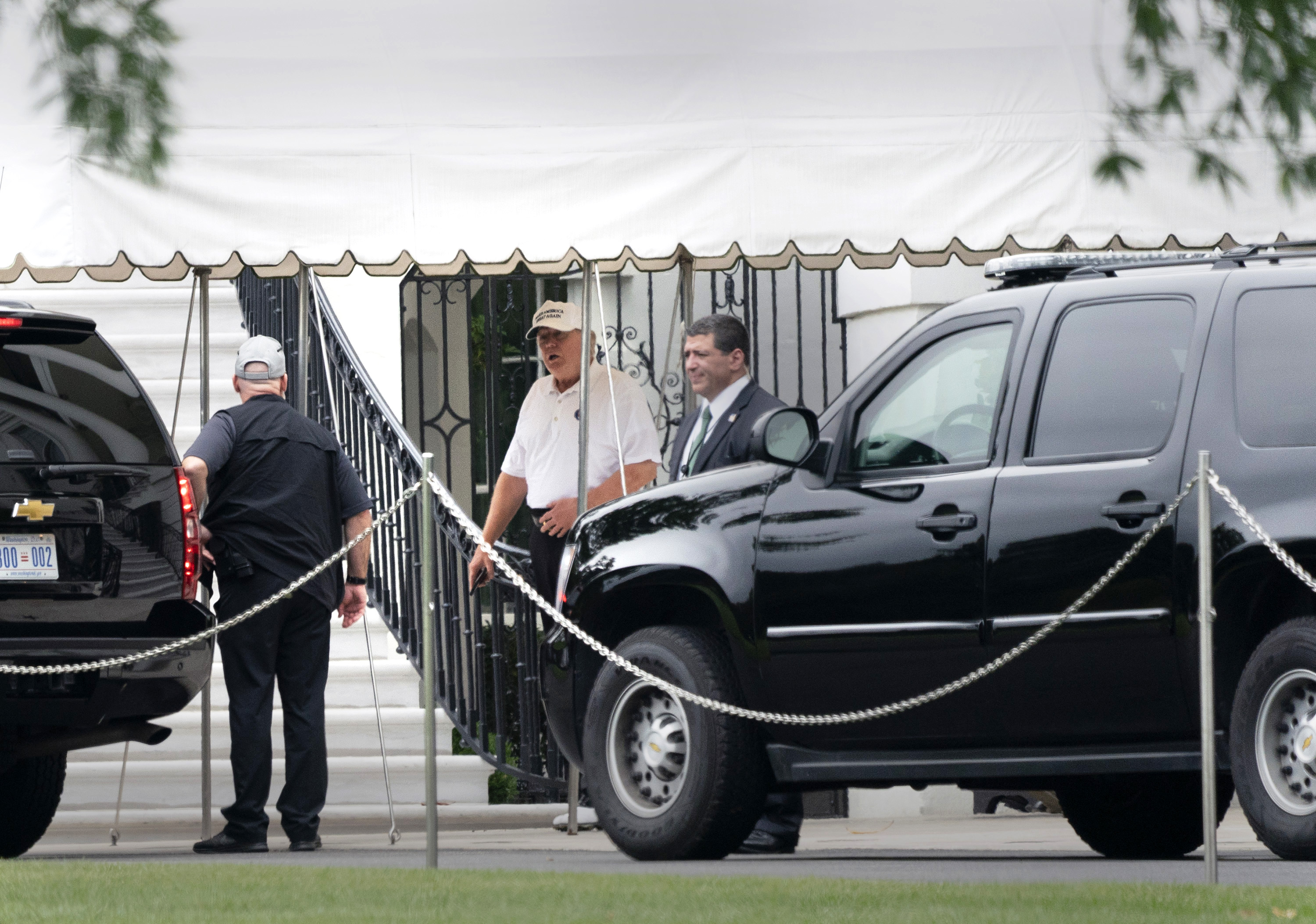 WASHINGTON, DC - SEPTEMBER 8: U.S. President Donald Trump boards his motorcade at the White House on September 8, 2018 in Washington, DC. The president is heading to Trump International Golf Club in Sterling, Virginia. (Photo by Chris Kleponis - Pool/Getty Images)