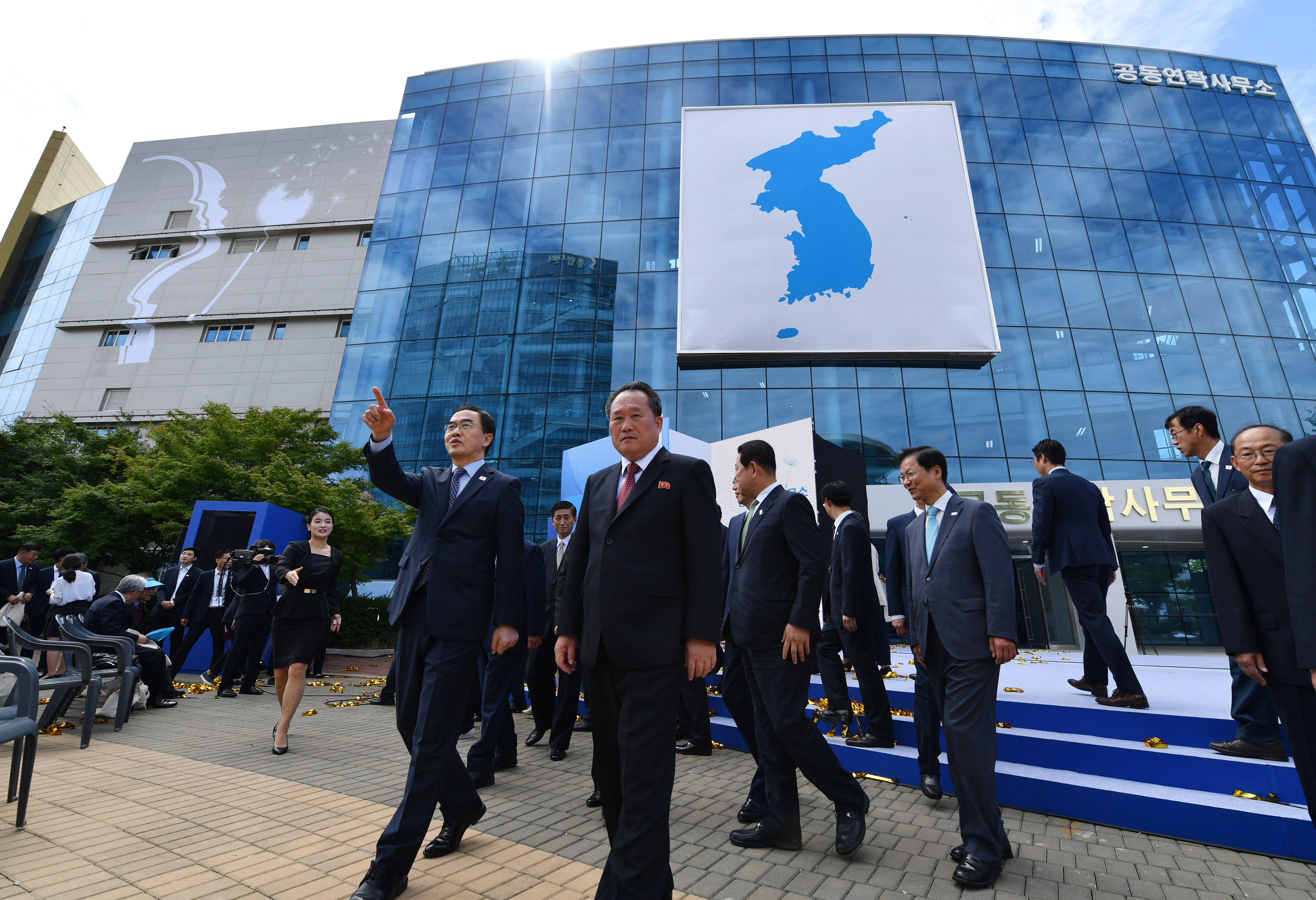 South Korean unification minister Cho Myoung-gyon (L) attends with his North Korean counterpart Ri Son Gwon (R) during an opening ceremony of a joint liaison office on September 14, 2018 in Kaesong, North Korea. CREDIT: Korea Pool/Getty Images.