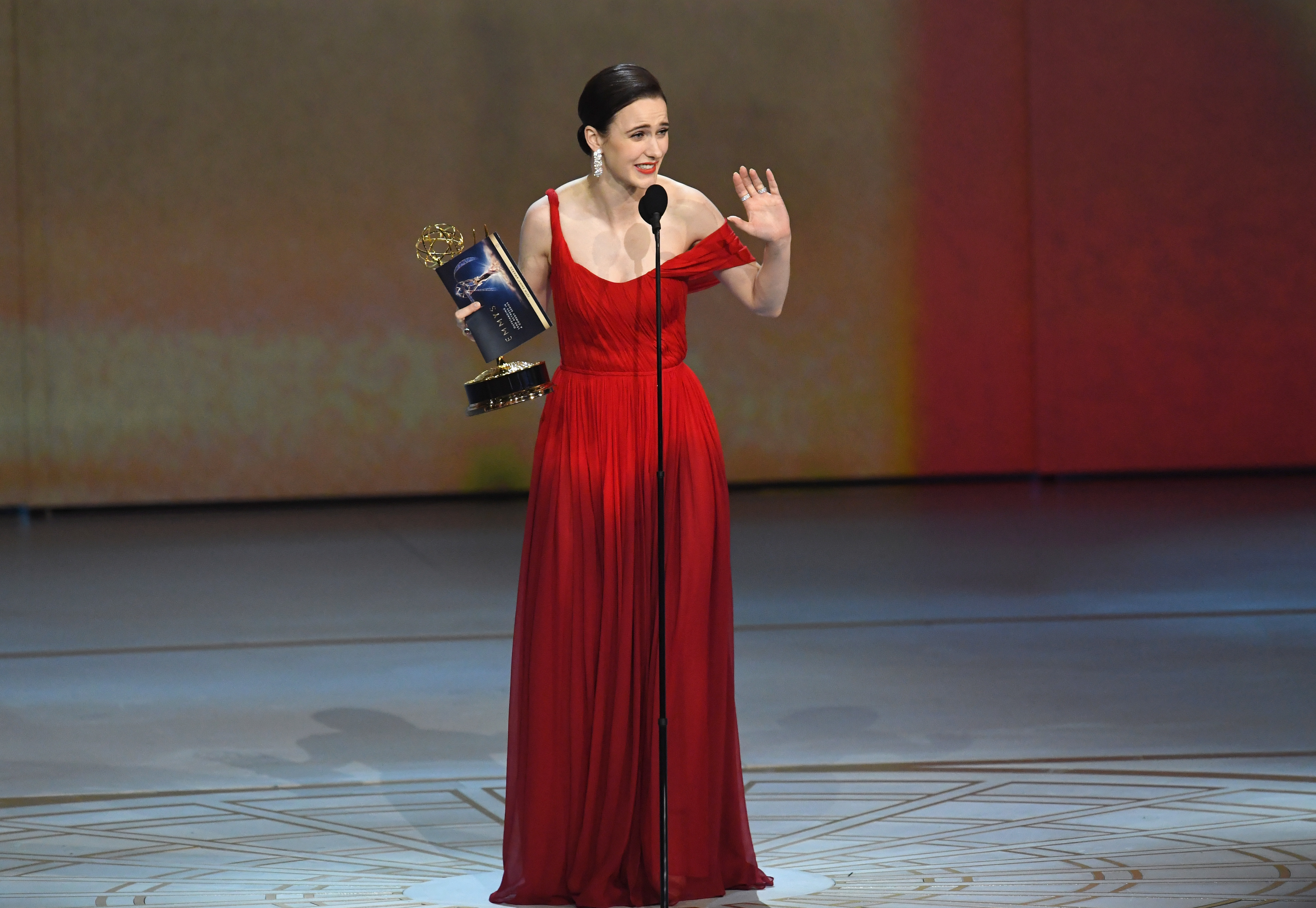 LOS ANGELES, CA - SEPTEMBER 17: Rachel Brosnahan accepts the Outstanding Lead Actress in a Comedy Series award for 'The Marvelous Mrs. Maisel' onstage during the 70th Emmy Awards at Microsoft Theater on September 17, 2018 in Los Angeles, California. (Photo by Kevin Winter/Getty Images)