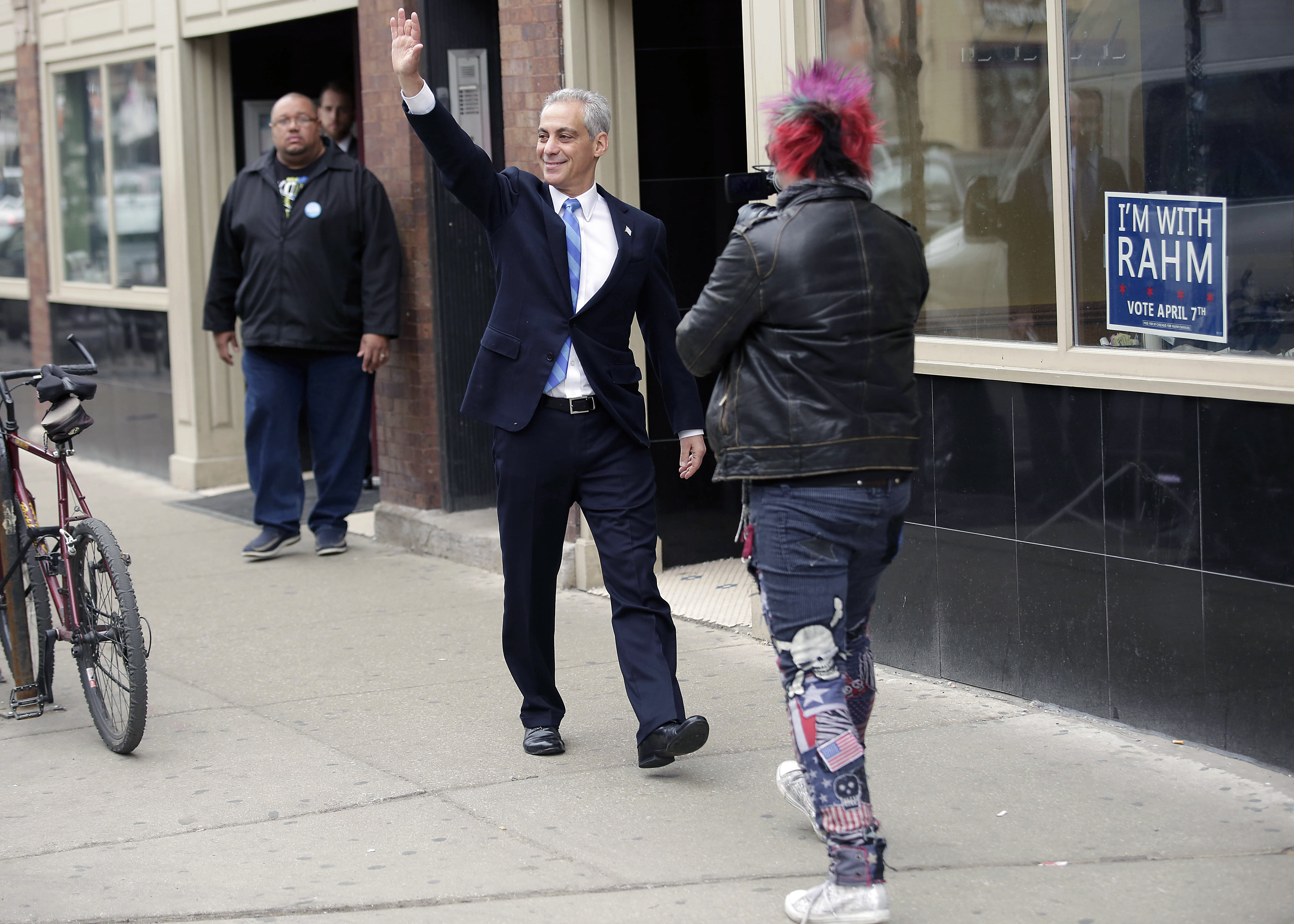 Chicago Mayor Rahm Emanuel (D) is walking away. CREDIT: Joshua Lott/Getty Images