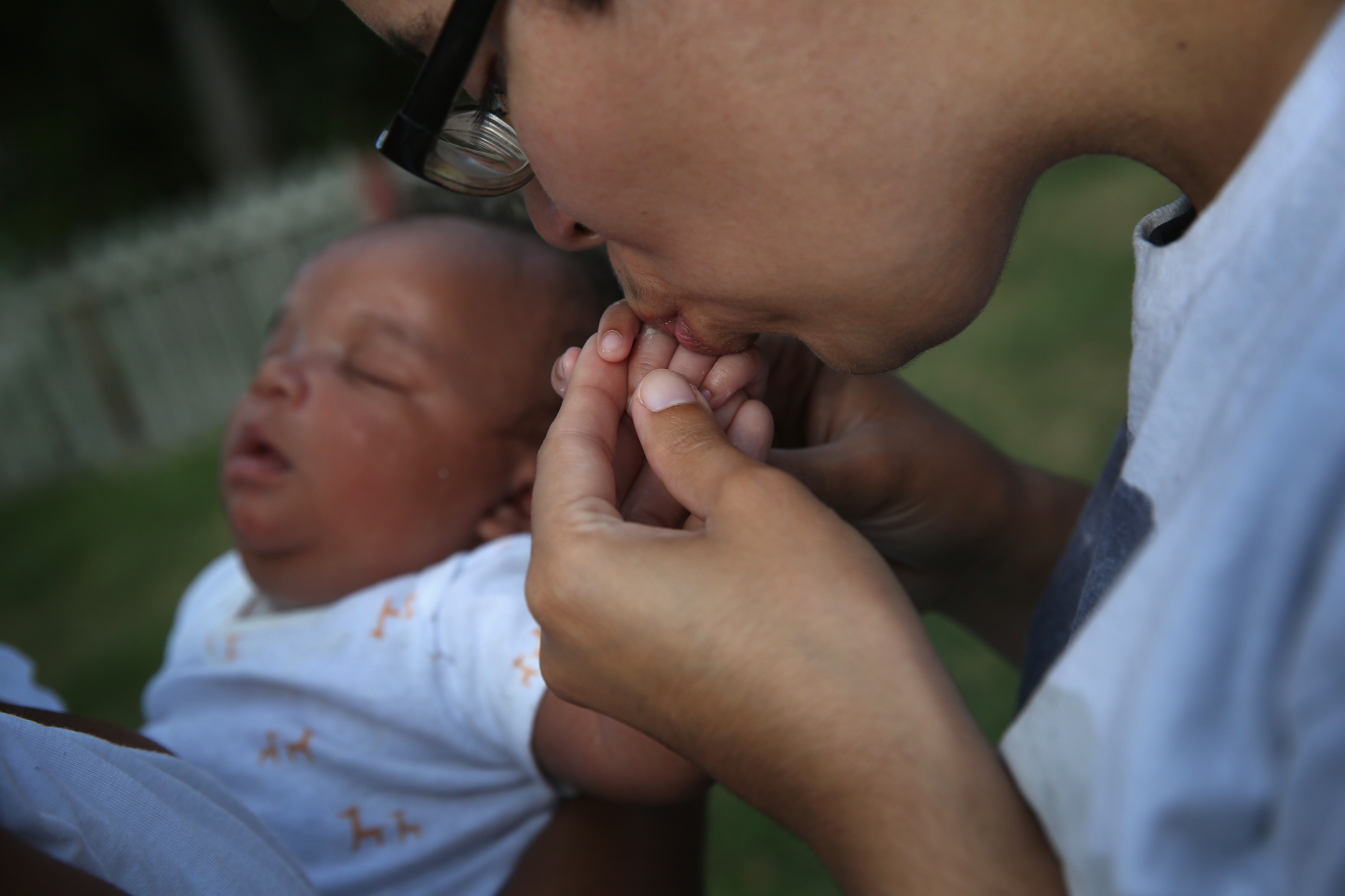 A family friend helps care for a 5-week-old homeless baby, staying temporarily with her family at a friend's home on August 26, 2015 in Atlantic City, New Jersey. (Photo Credit: John Moore/Getty Images)
