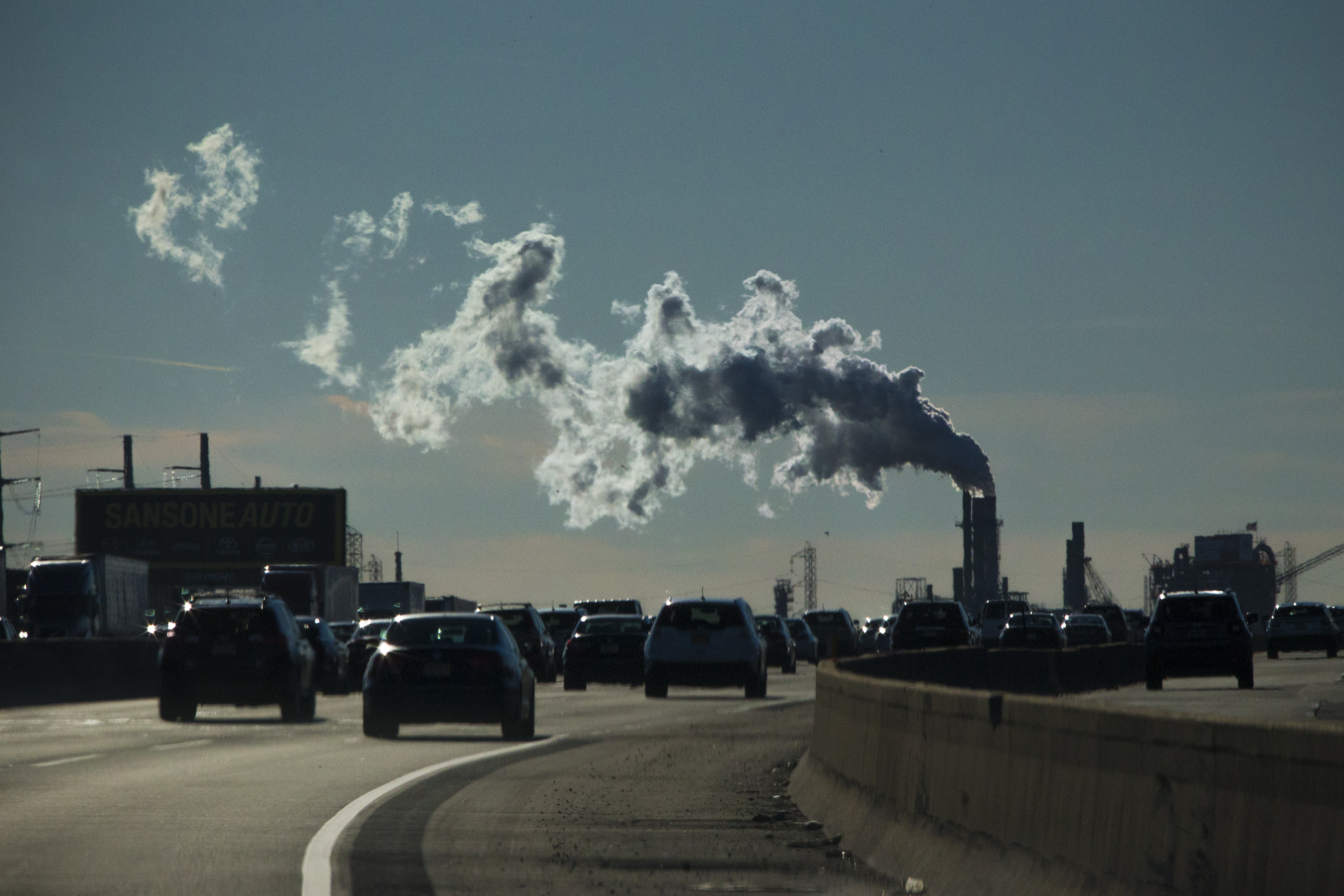 The United States is still contributing to the global greenhouse gas emissions as the Trump Administration has dismantled the U.S. foreign-policy to reduce carbon pollution. (Credit: Kena Betancur/VIEWpress/Corbis via Getty Images)