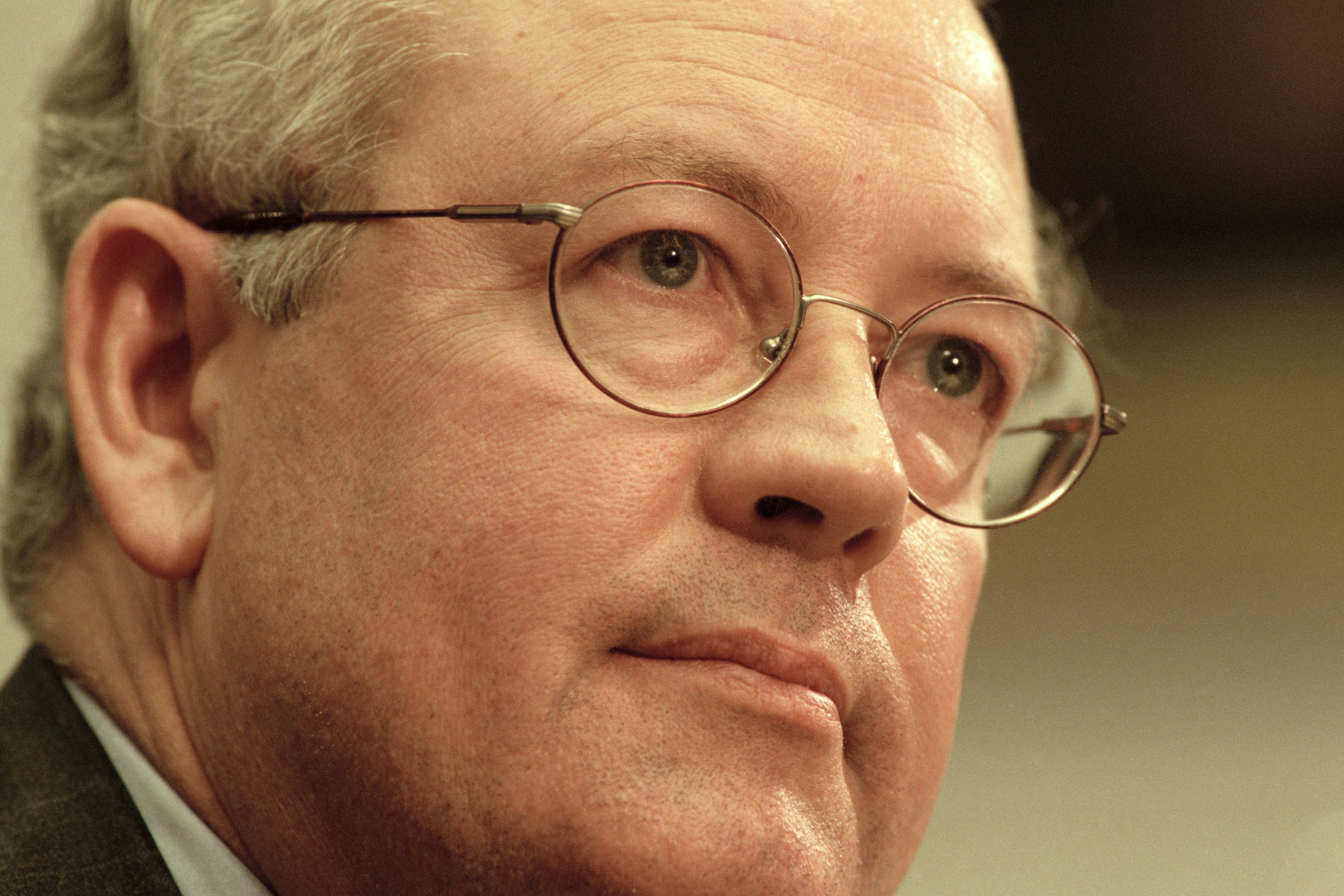 WASHINGTON DC -- NOVEMBER 19: Special Prosecutor Kenneth Starr offers his testimony to the House of Representatives Judicial Committee, Washington, DC, November 19, 1998.. Starr alleged in his testimony and report that President Clinton engaged in "an unlawful effort to thwart the judicial process." (Photo by David Hume Kennerly/Getty Images)