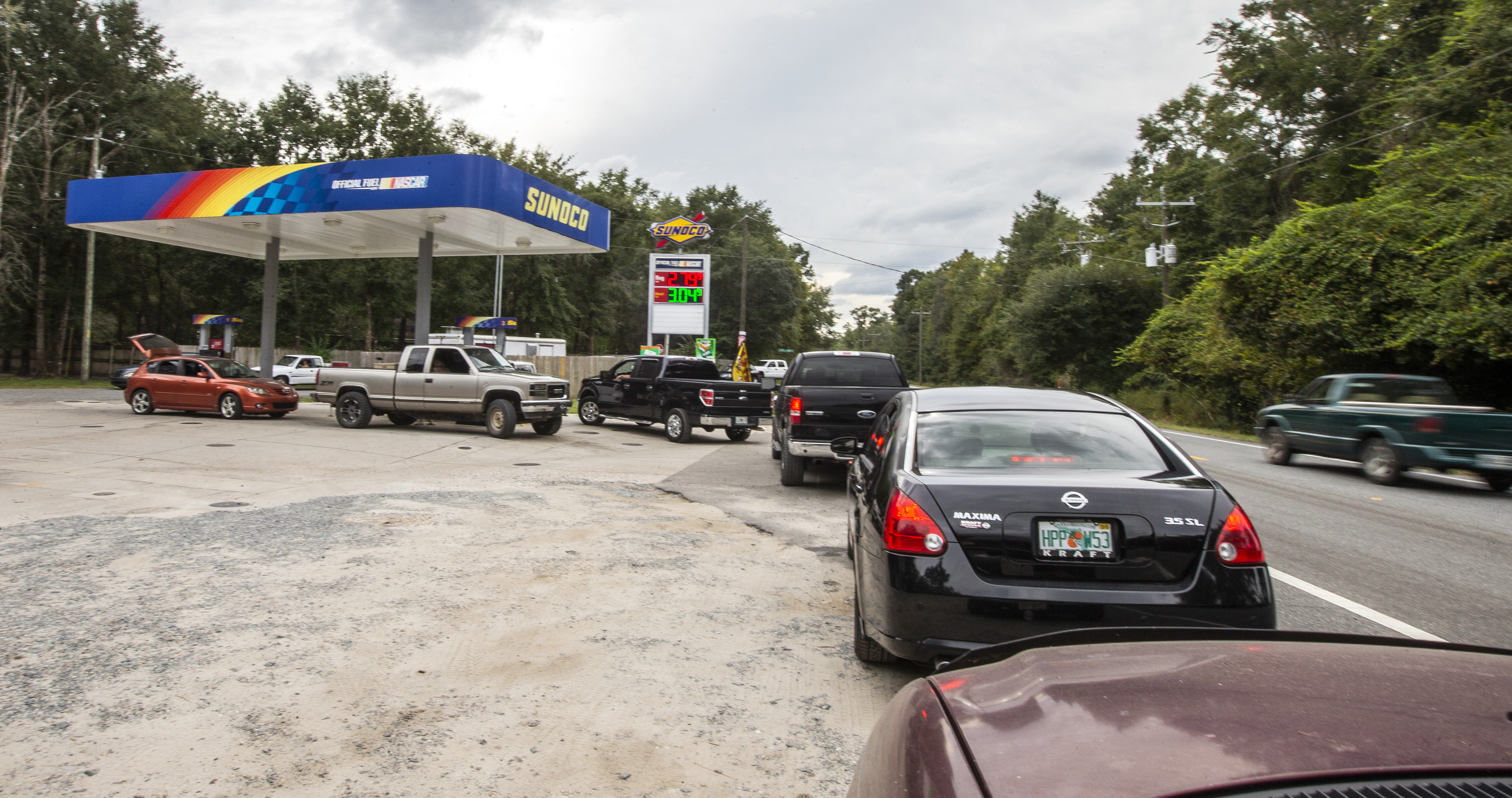People line up for gasoline as Hurricane Michael bears down on the northern Gulf coast of Florida on October 8, 2018 outside Tallahassee, Florida. CREDIT: Mark Wallheiser/Getty Images
