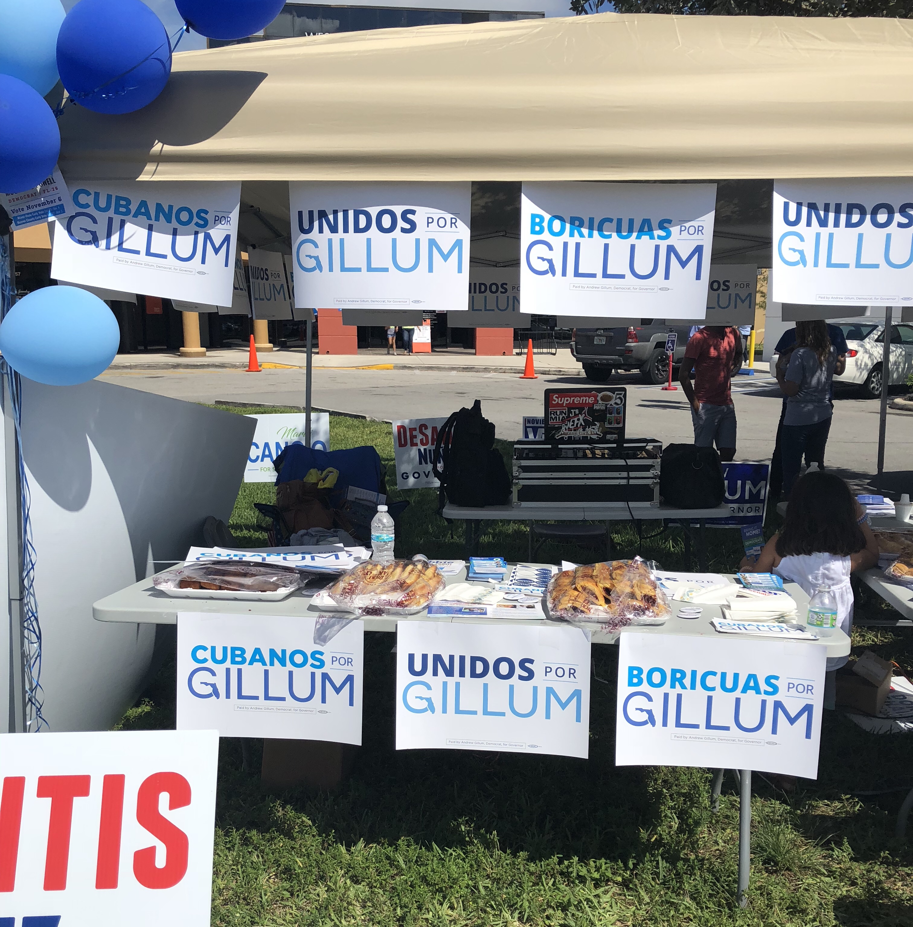 Pastelitos and campaign swag at the Unidos Por Gillum tent in front of the West Kendall Regional Library (Credit: Rebekah Entralgo)
