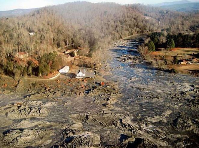 Aftermath of the December 22, 2008, coal ash spill at TVA’s Kingston coal plant in Roane County, Tennessee. CREDIT: TVA