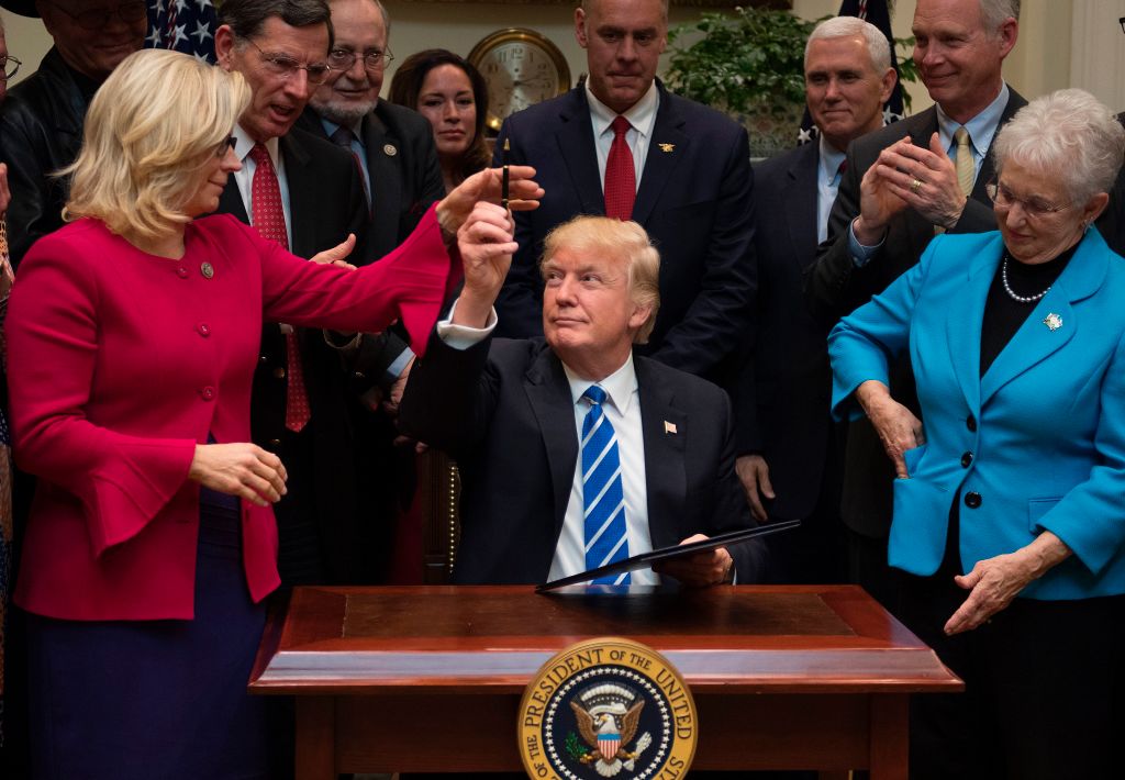 Liz Cheney receives a pen from Donald Trump at the White House on March 27, 2017. (JIM WATSON/AFP/Getty Images)