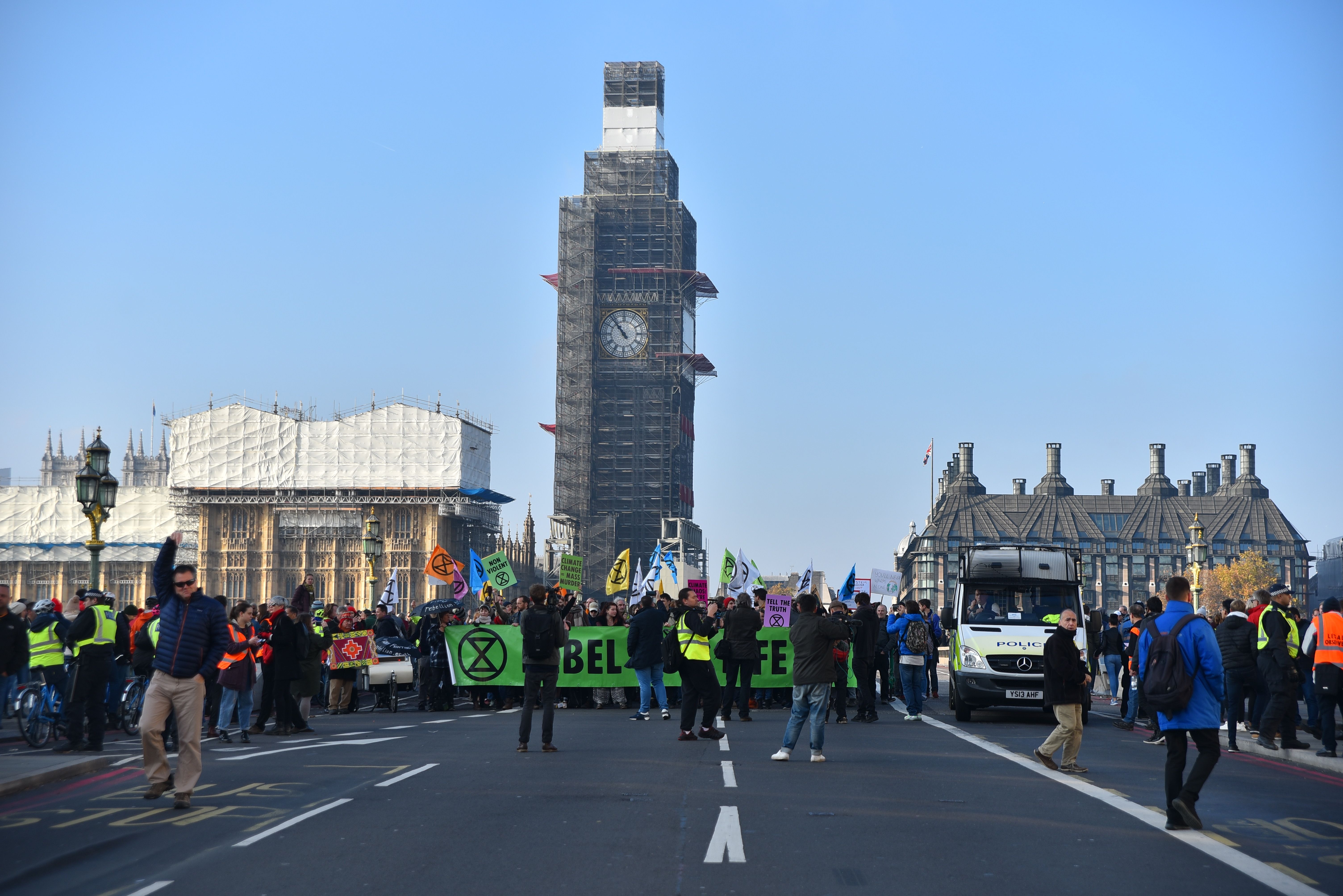 Climate activists demonstrate on Westminster Bridge in London on November 17, 2018. CREDIT: Alberto Pezzali/NurPhoto via Getty Images