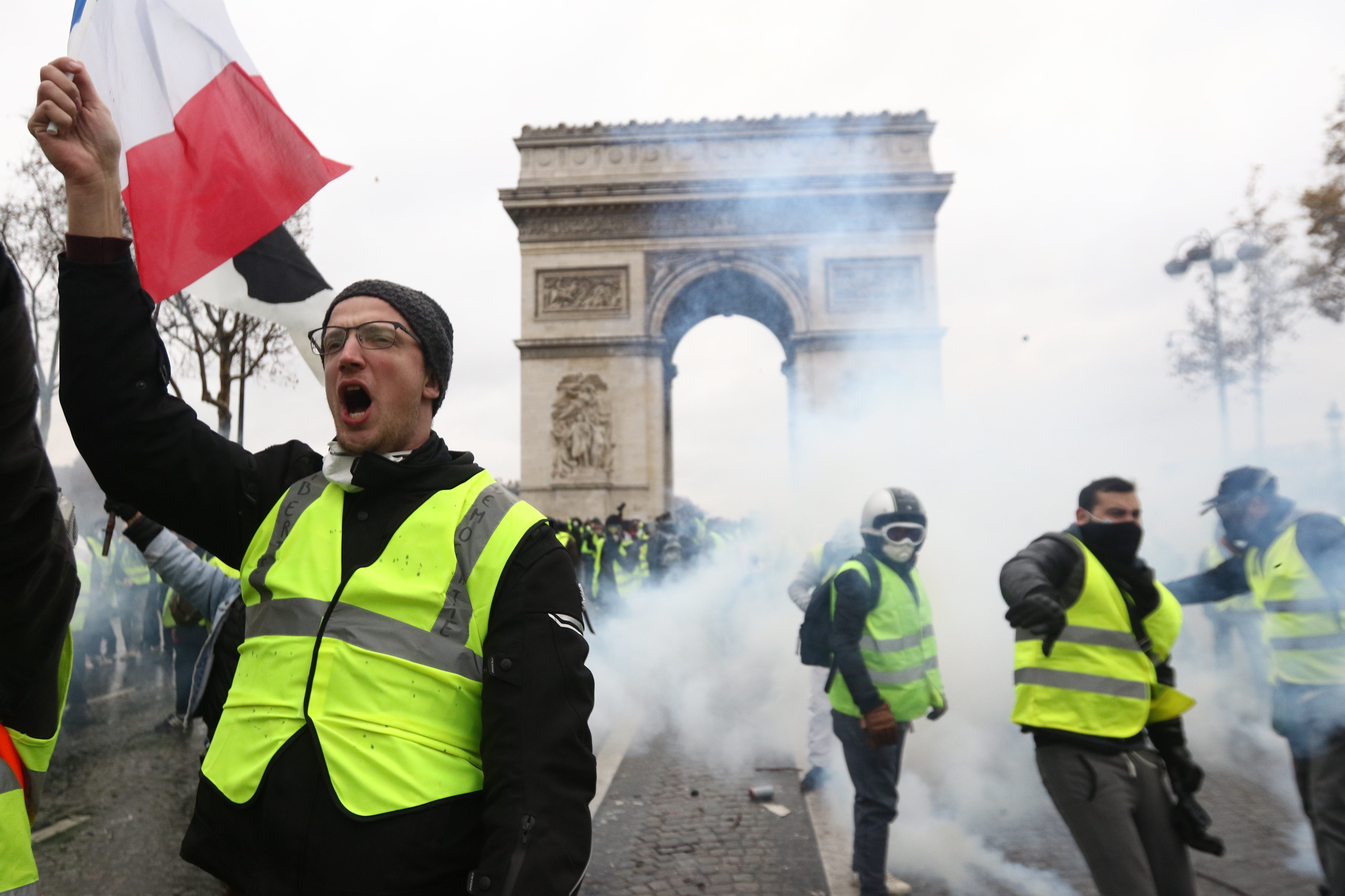 "Yellow vest" protesters clash with riot police on Saturday. CREDIT: ELYXANDRO CEGARRA/ Getty Images