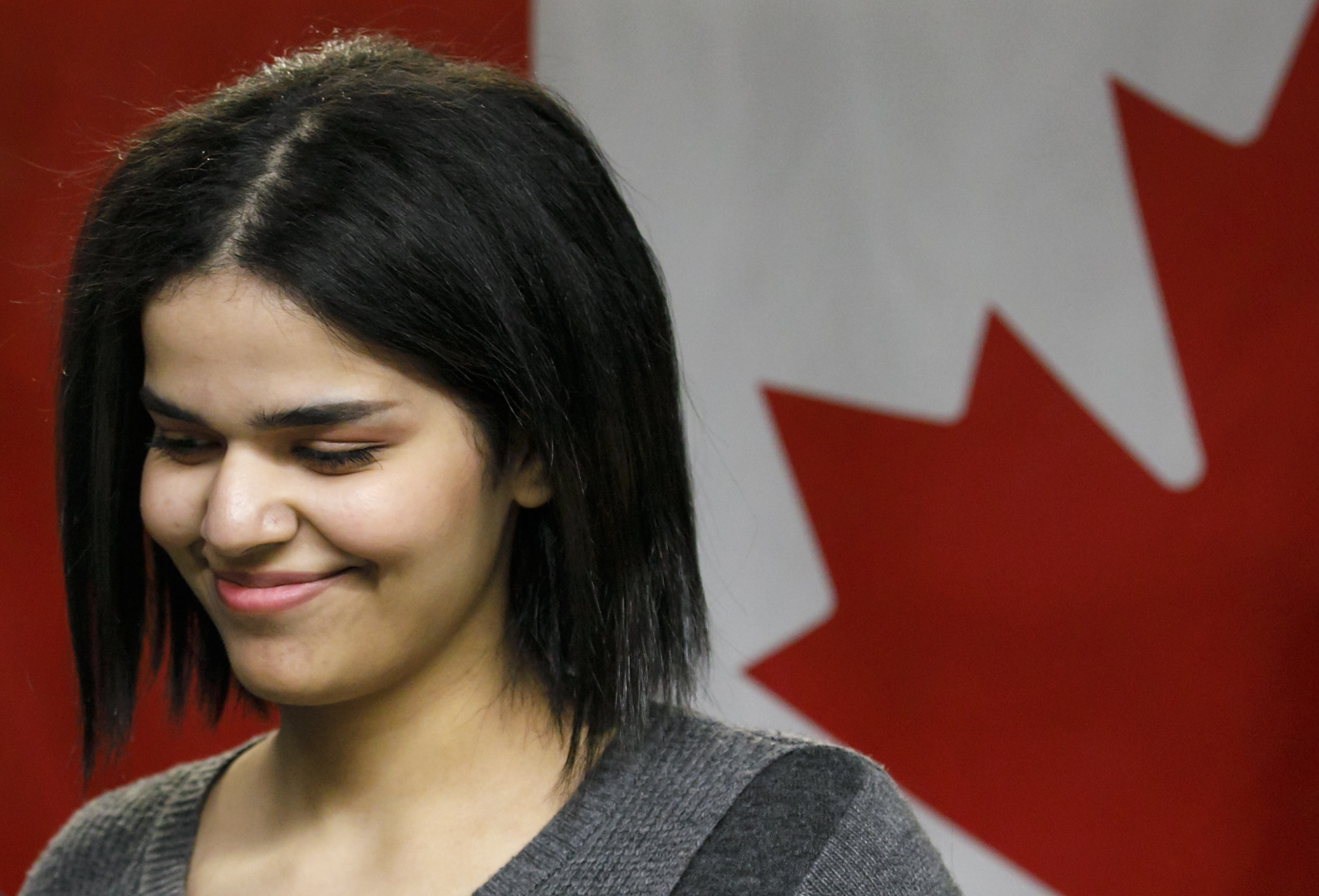 Rahaf Mohammed al-Qunun, 18, smiles after a press conference in Toronto at the offices of COSTI, a refugee resettling agency, on January 15, 2019. (Credit: Cole BURSTON / AFP) (Photo credit should read COLE BURSTON/AFP/Getty Images)