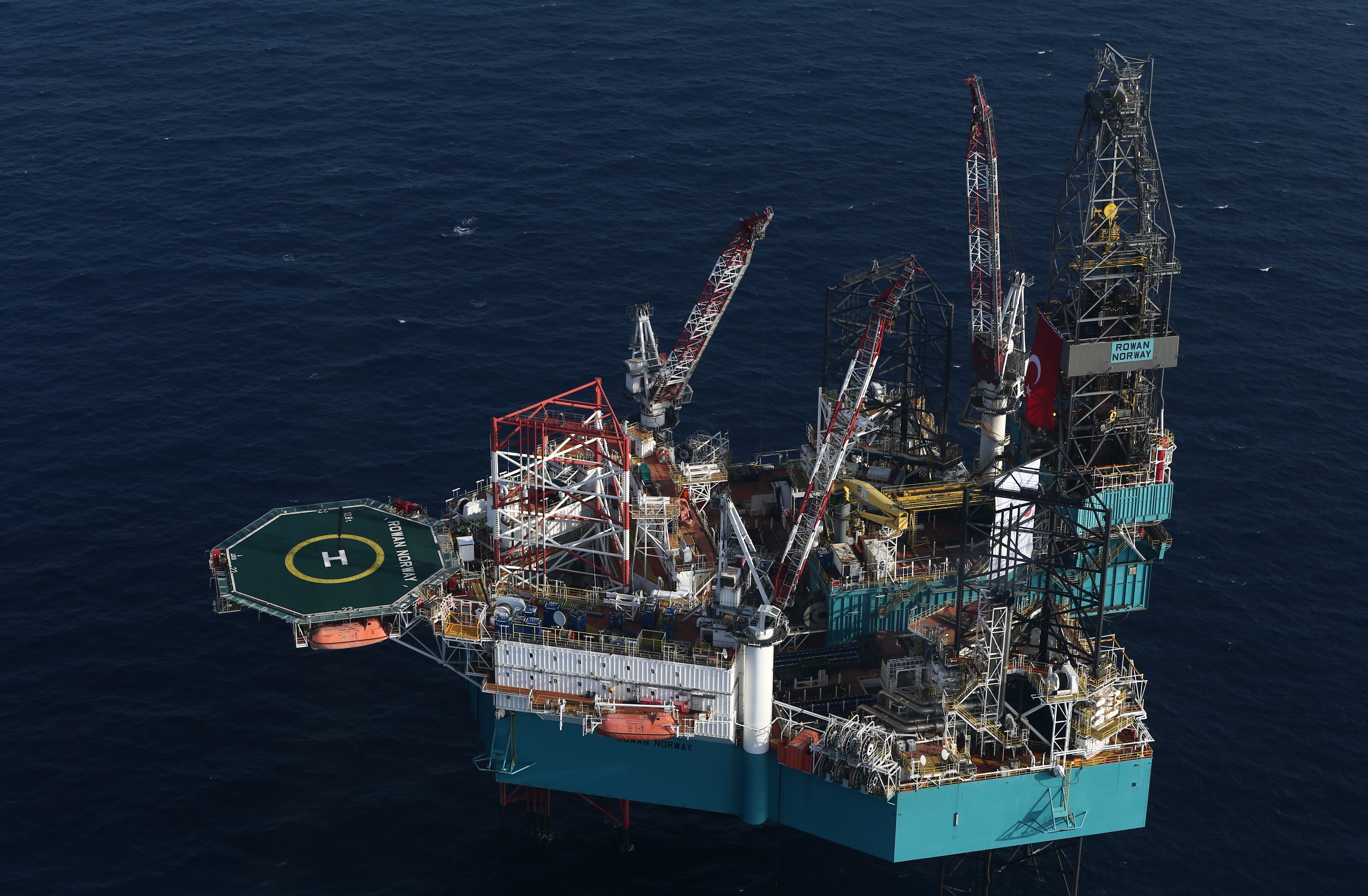 Oil drilling rig. CREDIT: Ibrahim Erikan/Anadolu Agency/Getty Images