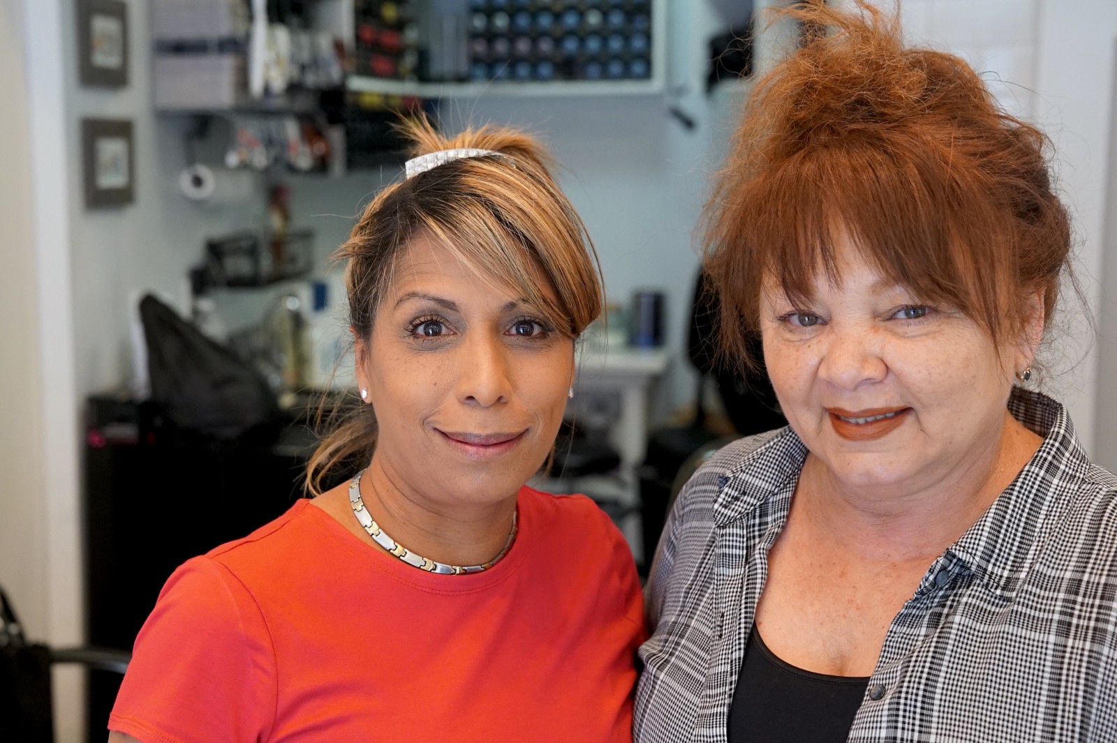 Luz Hernandez with her niece, Noemi Quinones, who was the first of Hernandez’s relatives to ask for help. Quinones has been living in Hernandez’s living room since December and going to work in the salon. CREDIT: Nexus Media