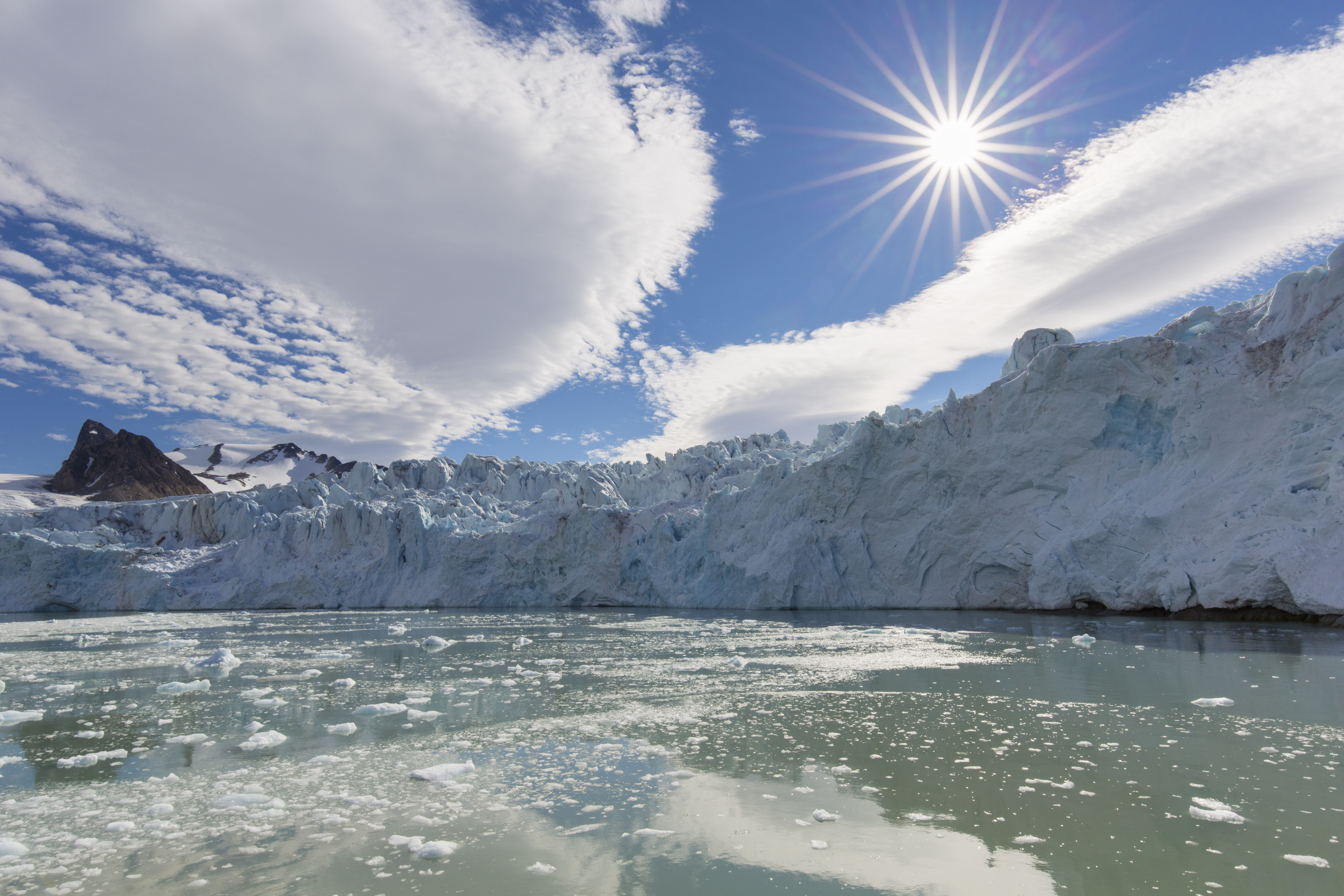 Smeerenburgbreen, glacier near Reuschhalvoya in Albert I Land debouches into Bjornfjorden, inner part of Smeerenburgfjorden, Svalbard, Norway. CREDIT: Arterra/Universal Images Group via Getty Images