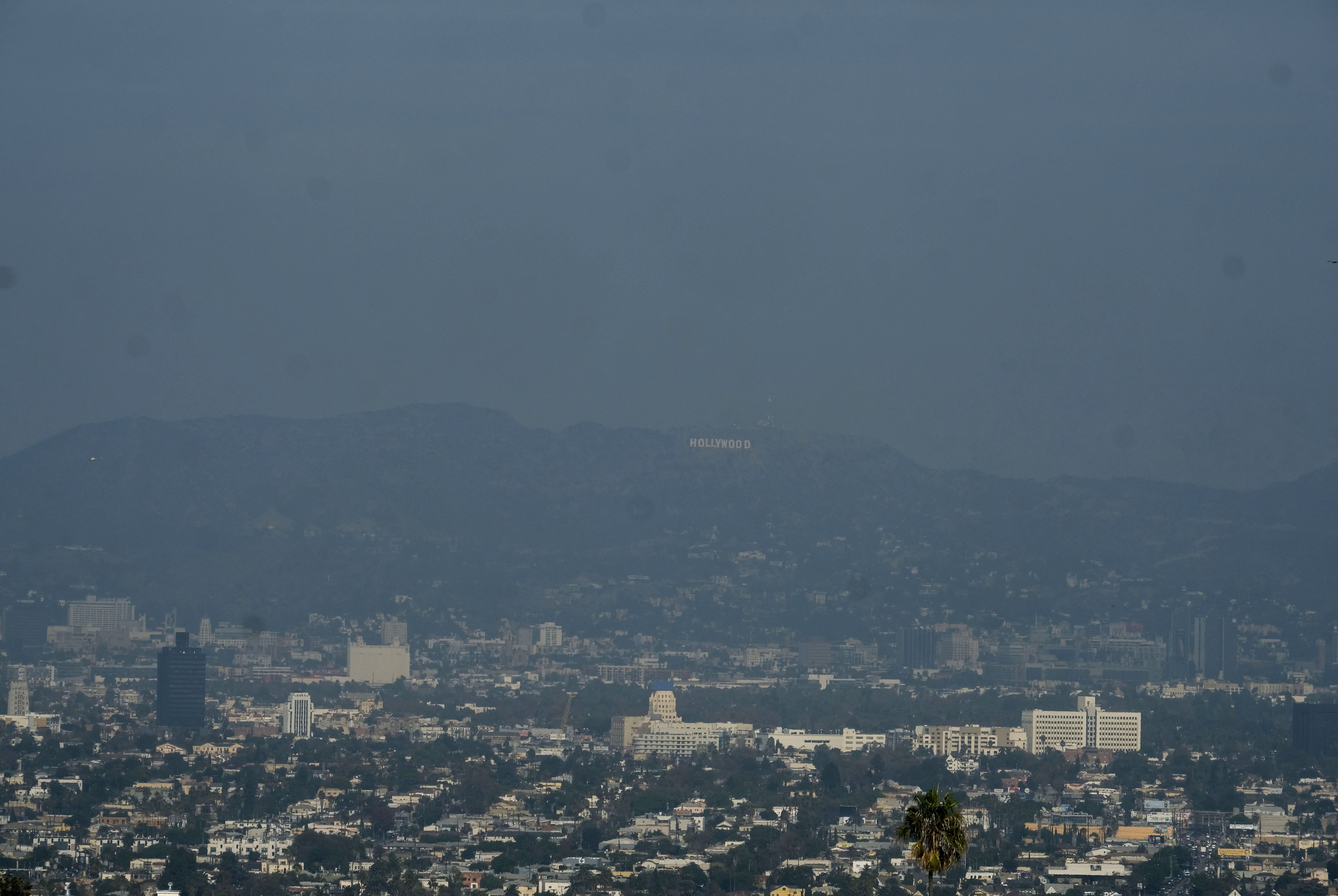 A haze of smoke blankets the Hollywood Hills in Los Angeles, the United States, on Nov. 21, 2018. CREDIT: Xinhua/Zhao Hanrong via Getty Images