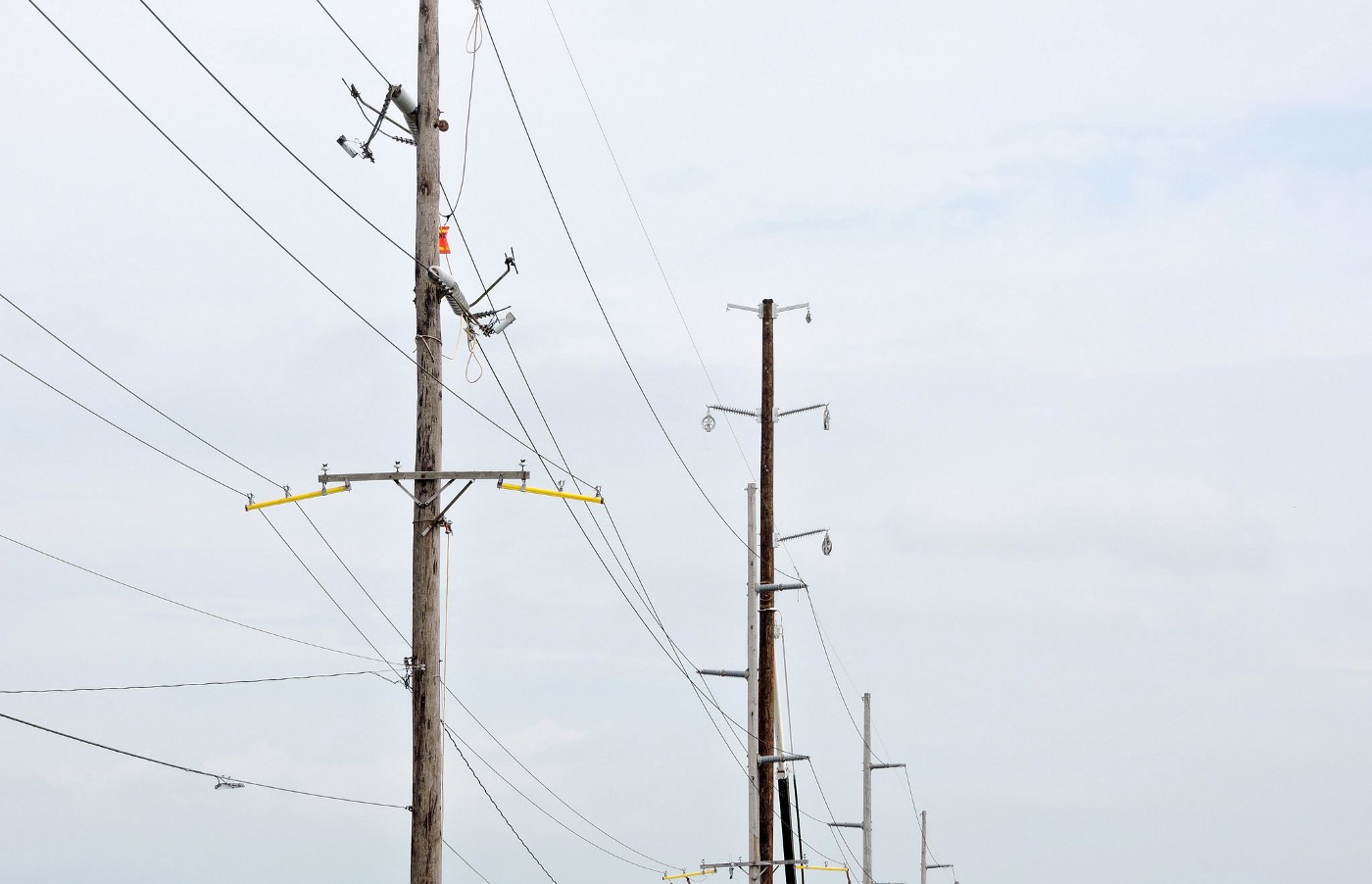 FirstEnergy repairs a transmission line in Fulton County, Ohio. CREDIT: FirstEnergy