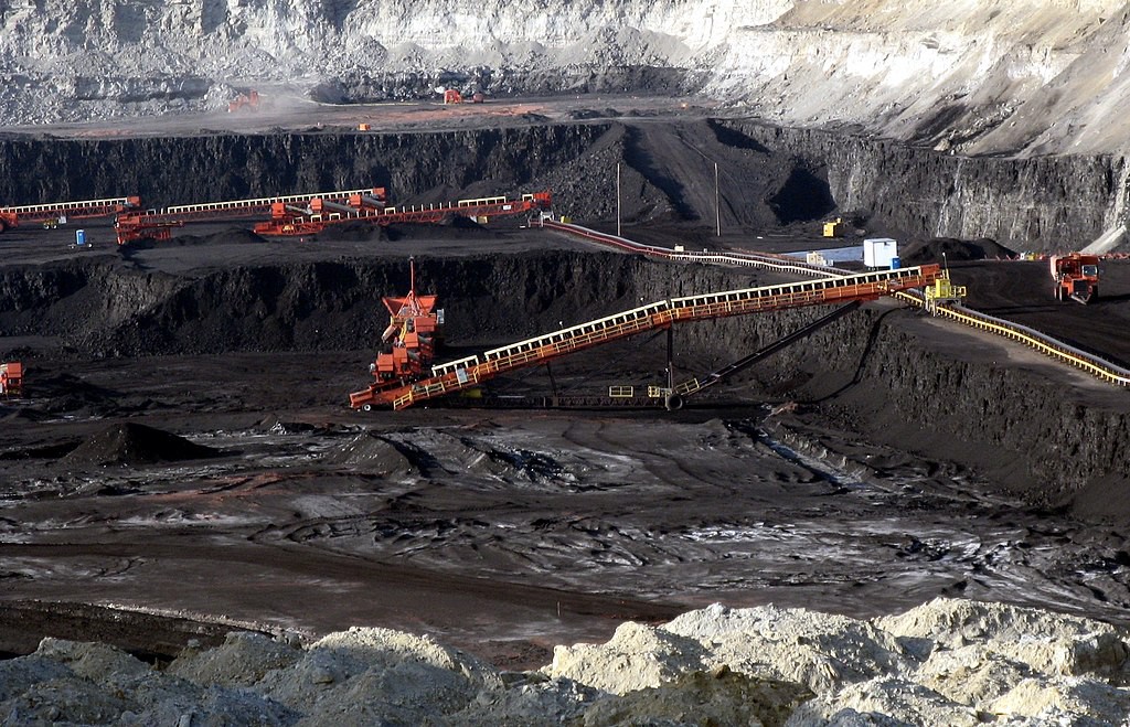 A surface coal mine in Gilette, Wyoming. CREDIT: Greg Goebel